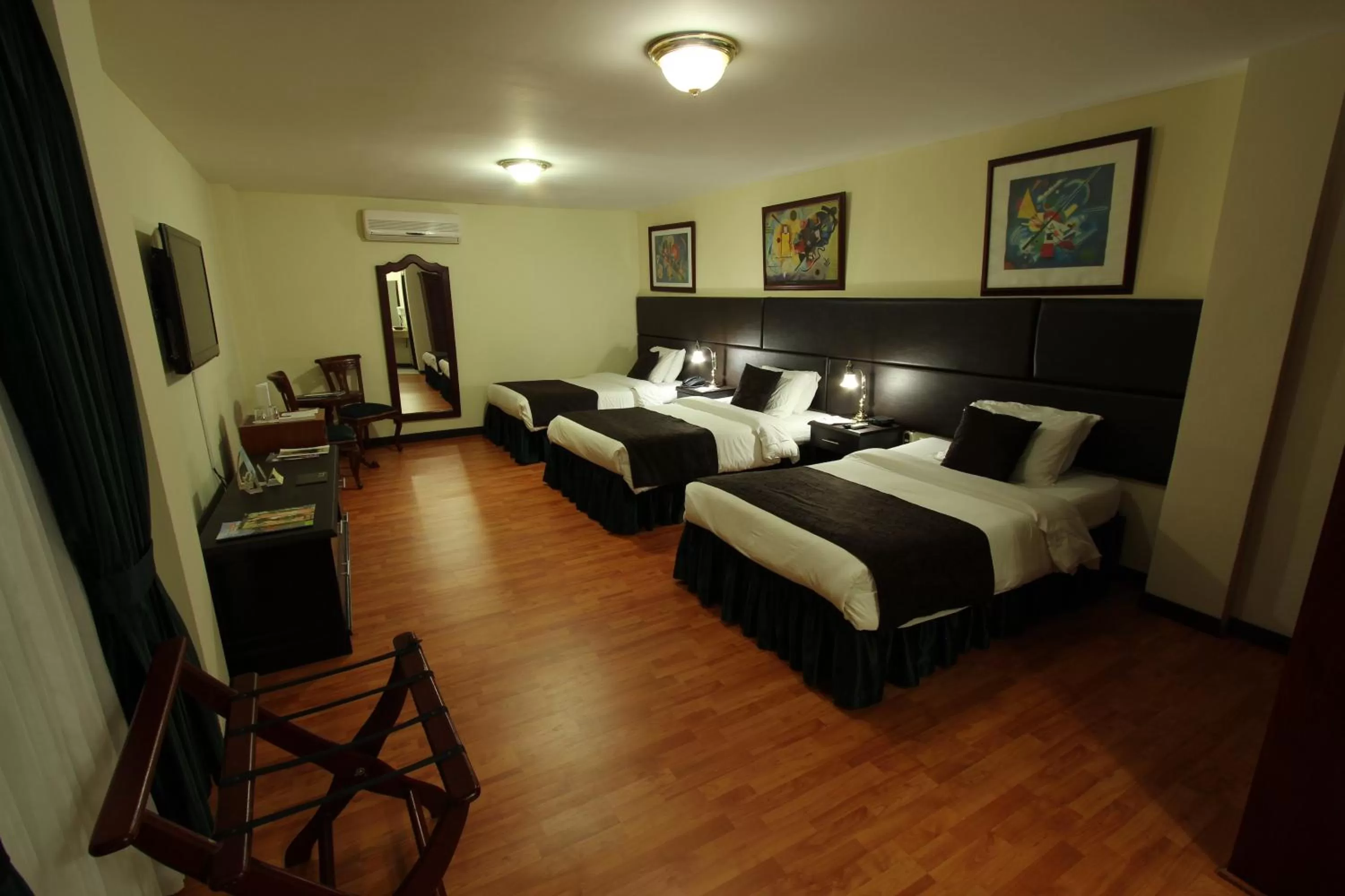 Photo of the whole room in Hotel San Fernando Real