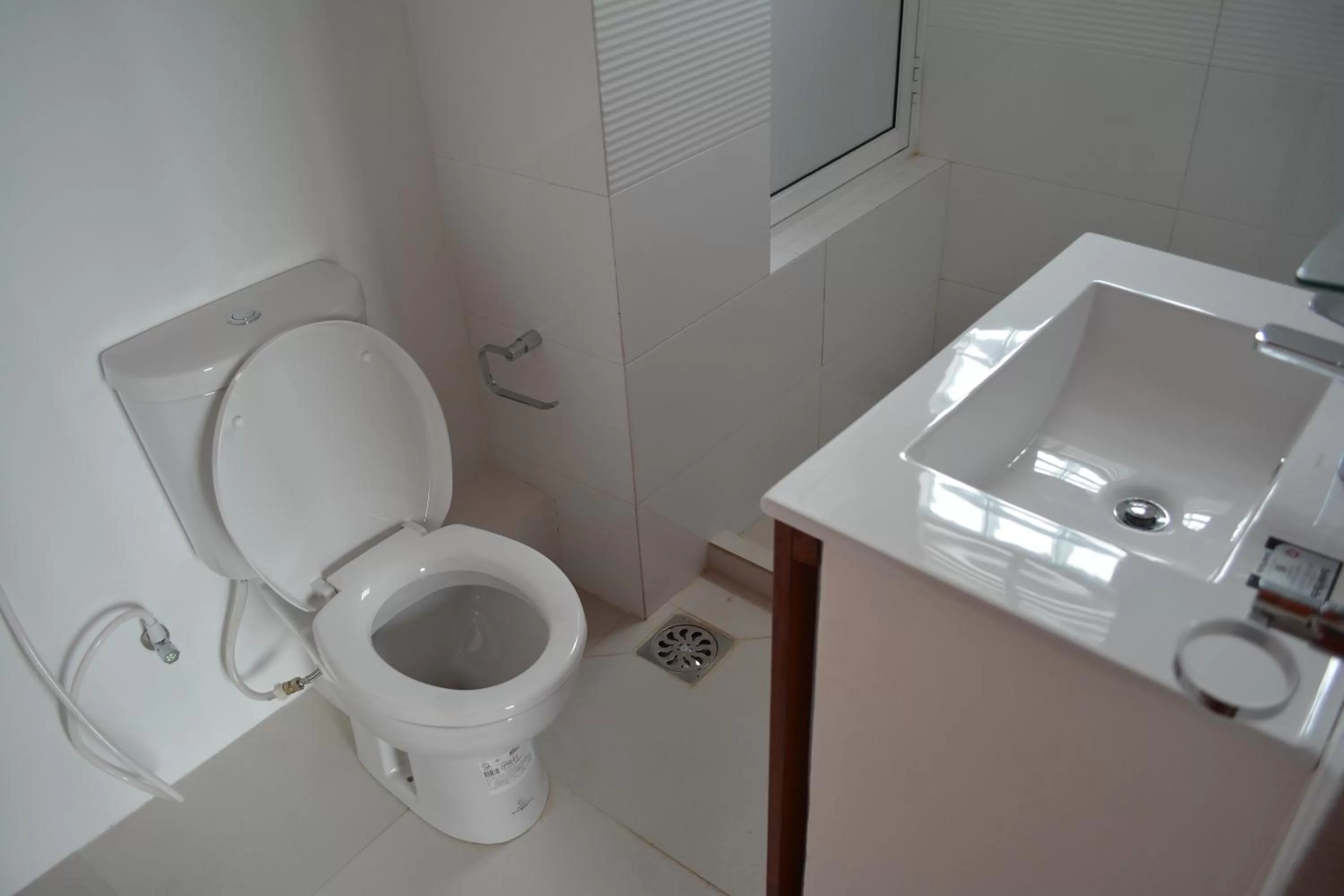 Bathroom in West Inn Colombo