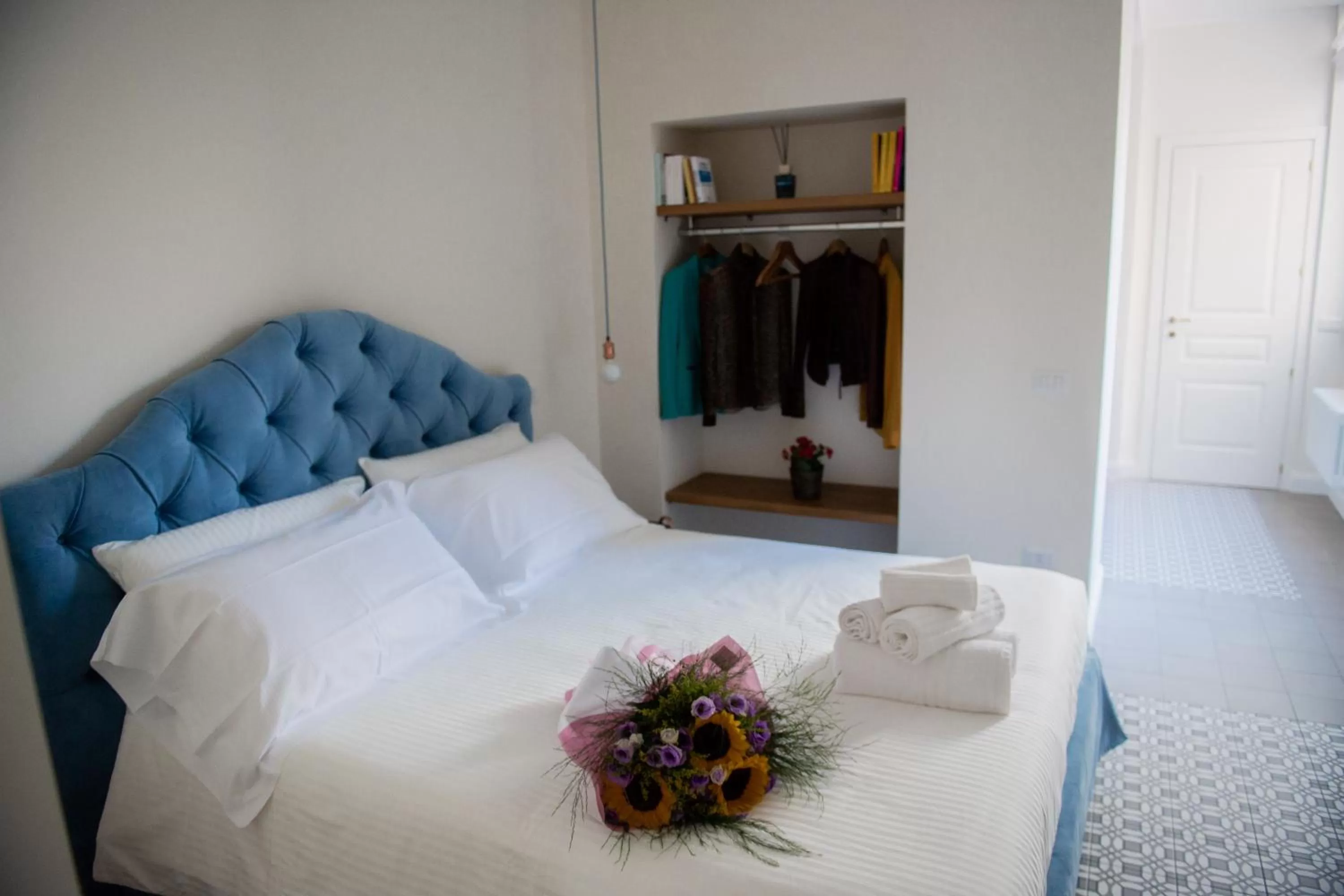 Photo of the whole room, Bed in Novecento