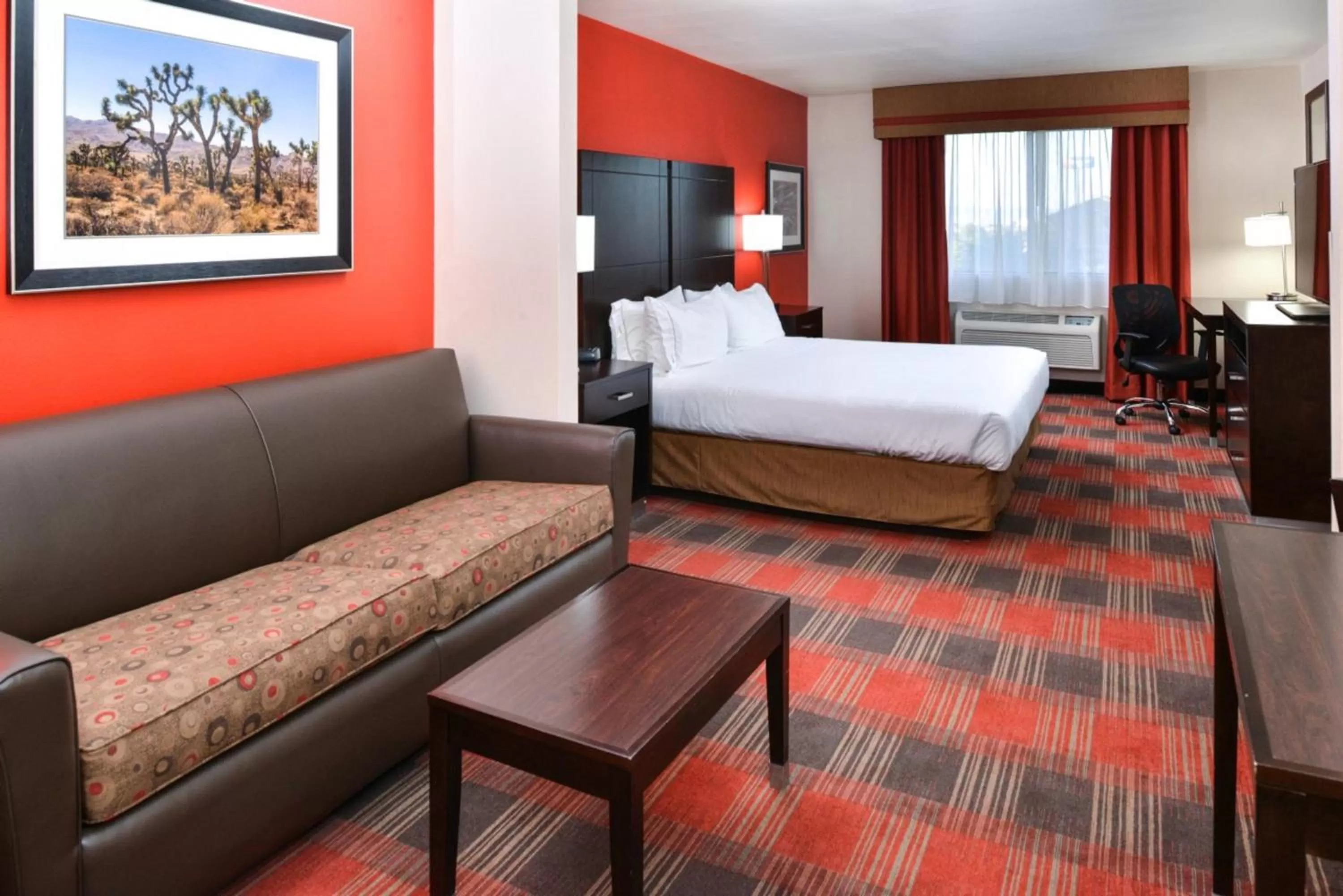 Photo of the whole room, Bed in Holiday Inn Express Kingman by IHG
