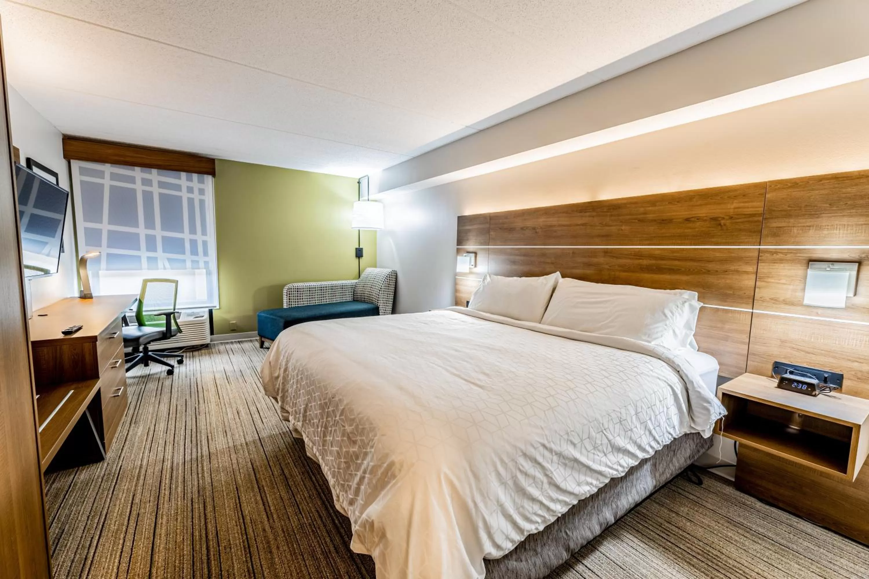 Photo of the whole room, Bed in Holiday Inn Express Indianapolis South by IHG