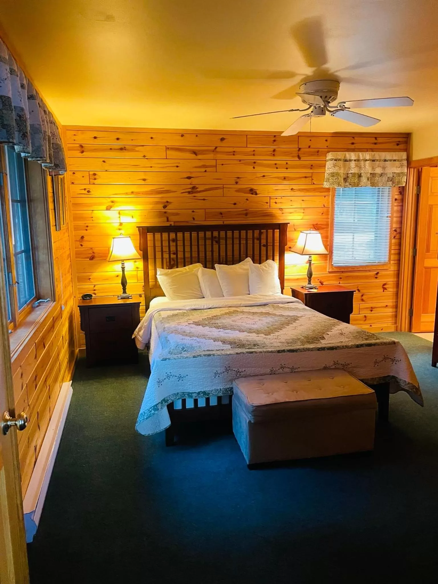 Bedroom, Bed in Drummond Island Resort