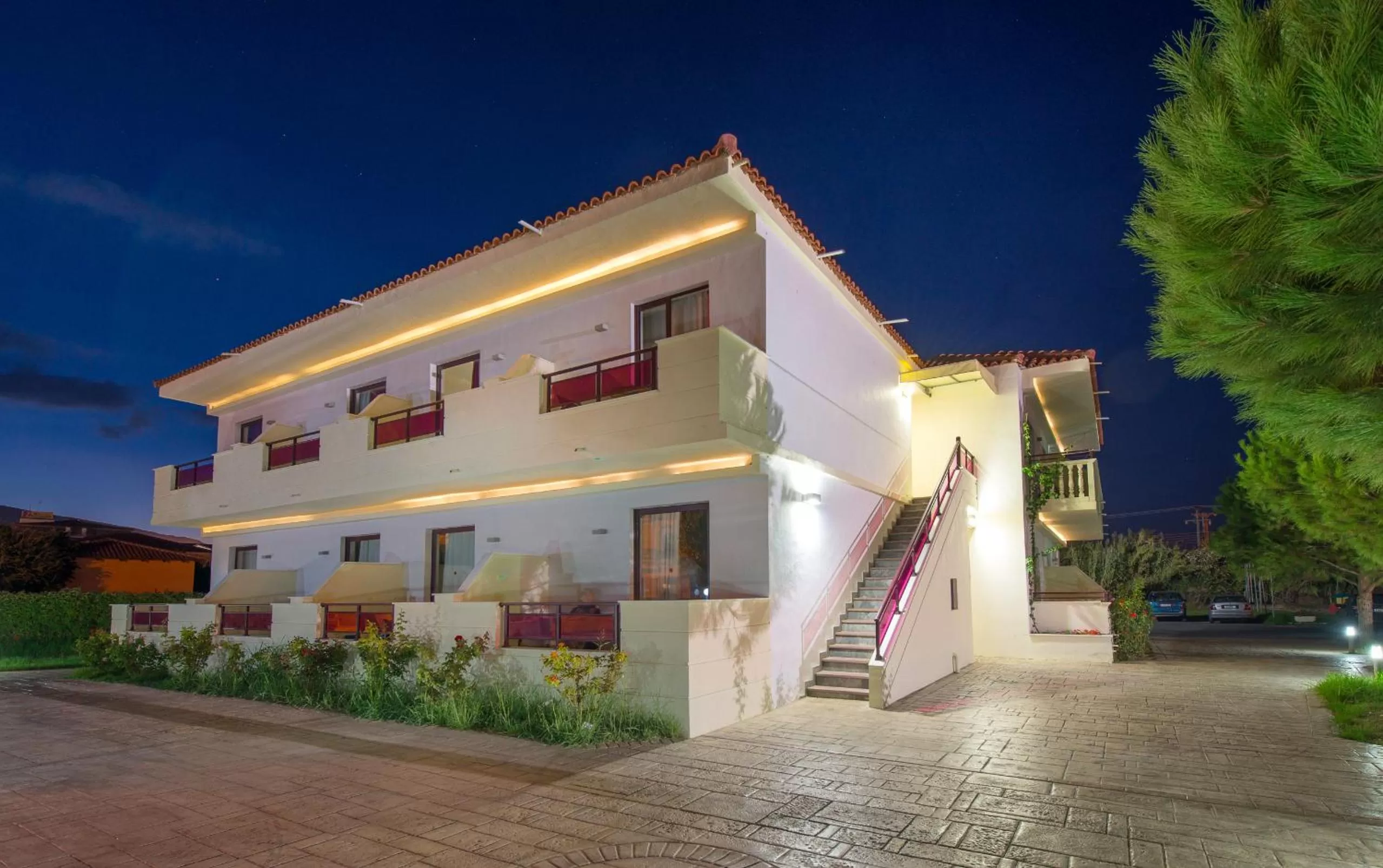 Facade/entrance in Canadian Hotel