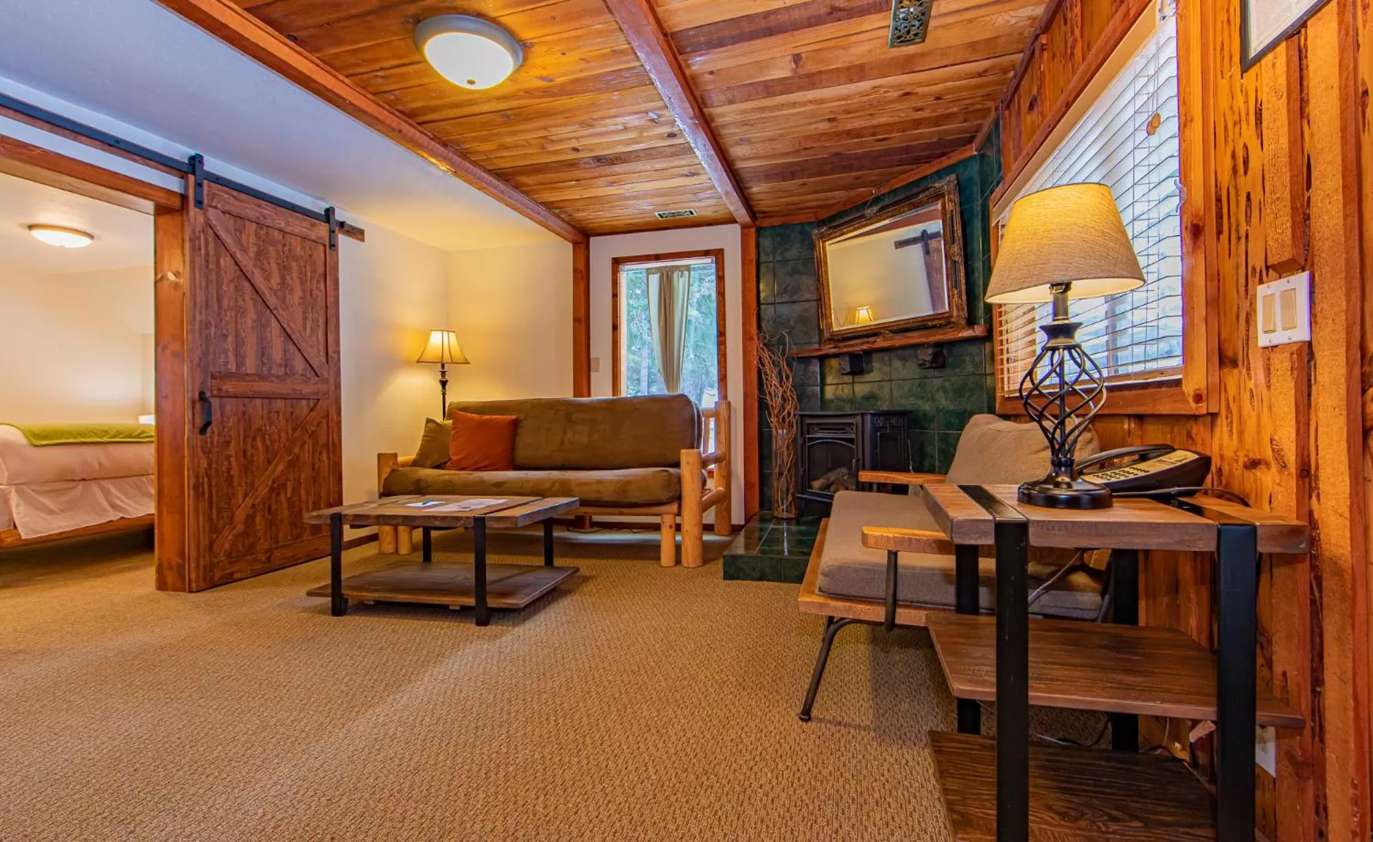 Living room, Bed in Cooper Spur Mountain Resort