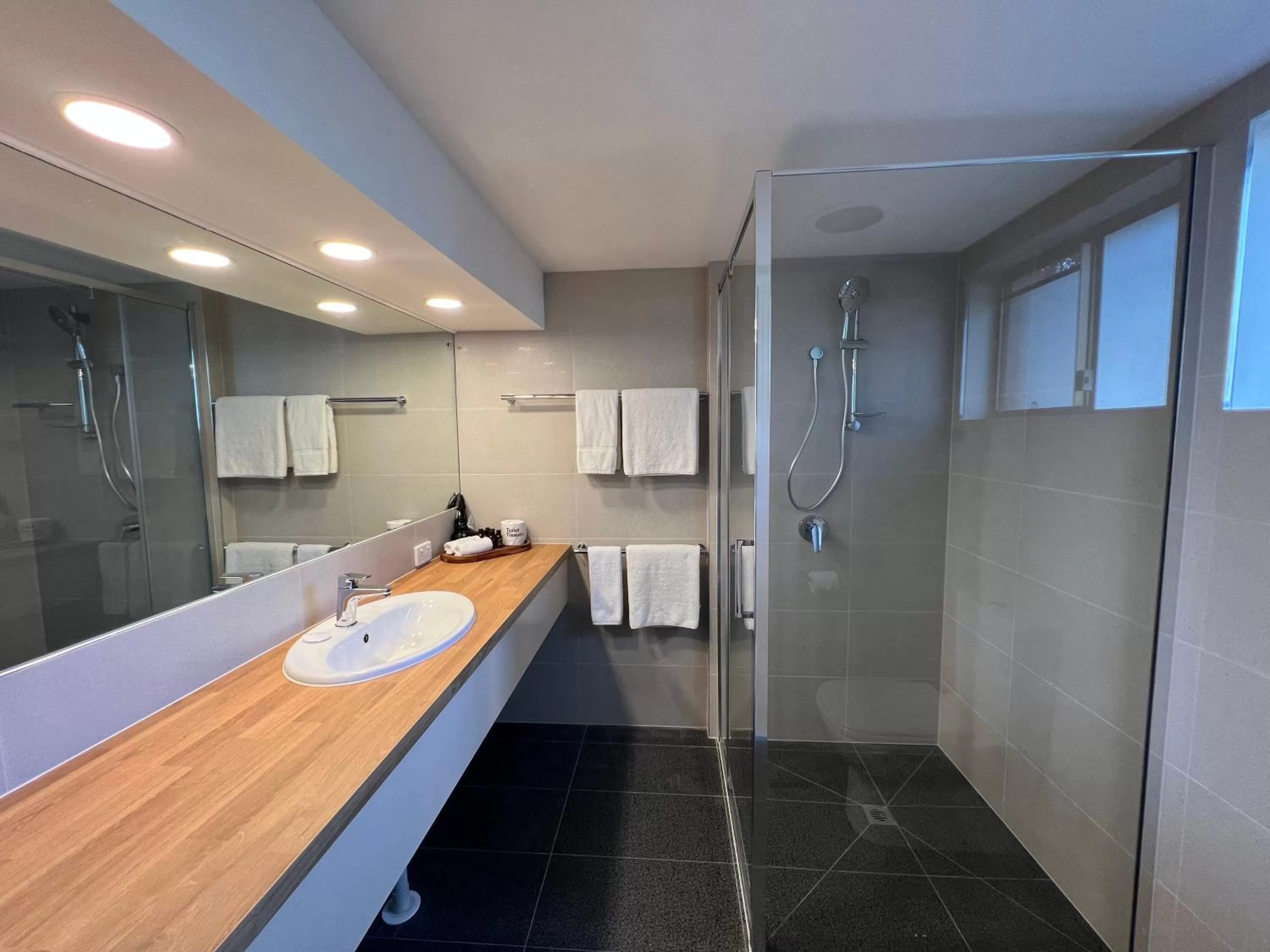 Summerhill Motor Inn