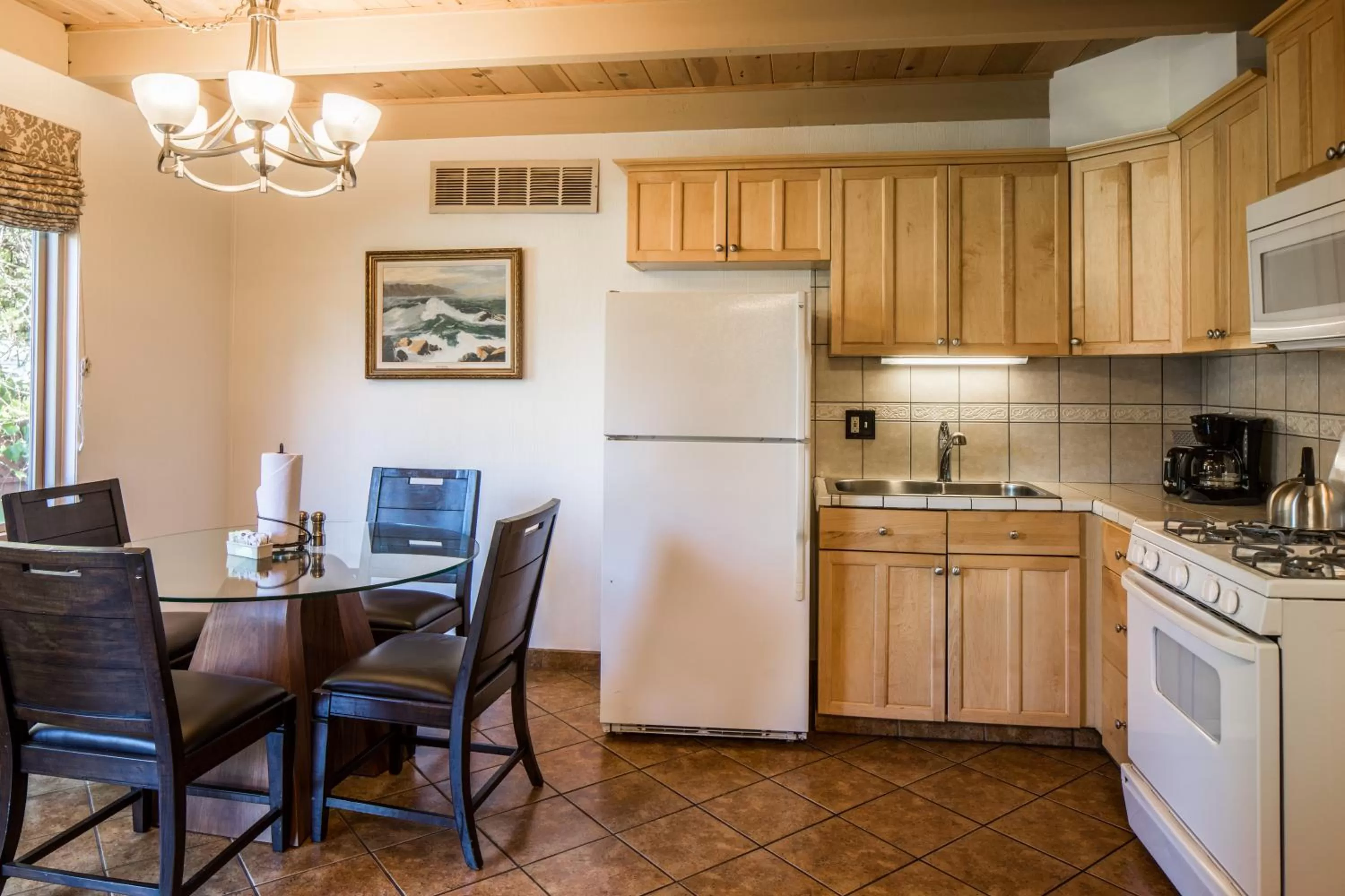Kitchen or kitchenette in Andril Fireplace Cottages