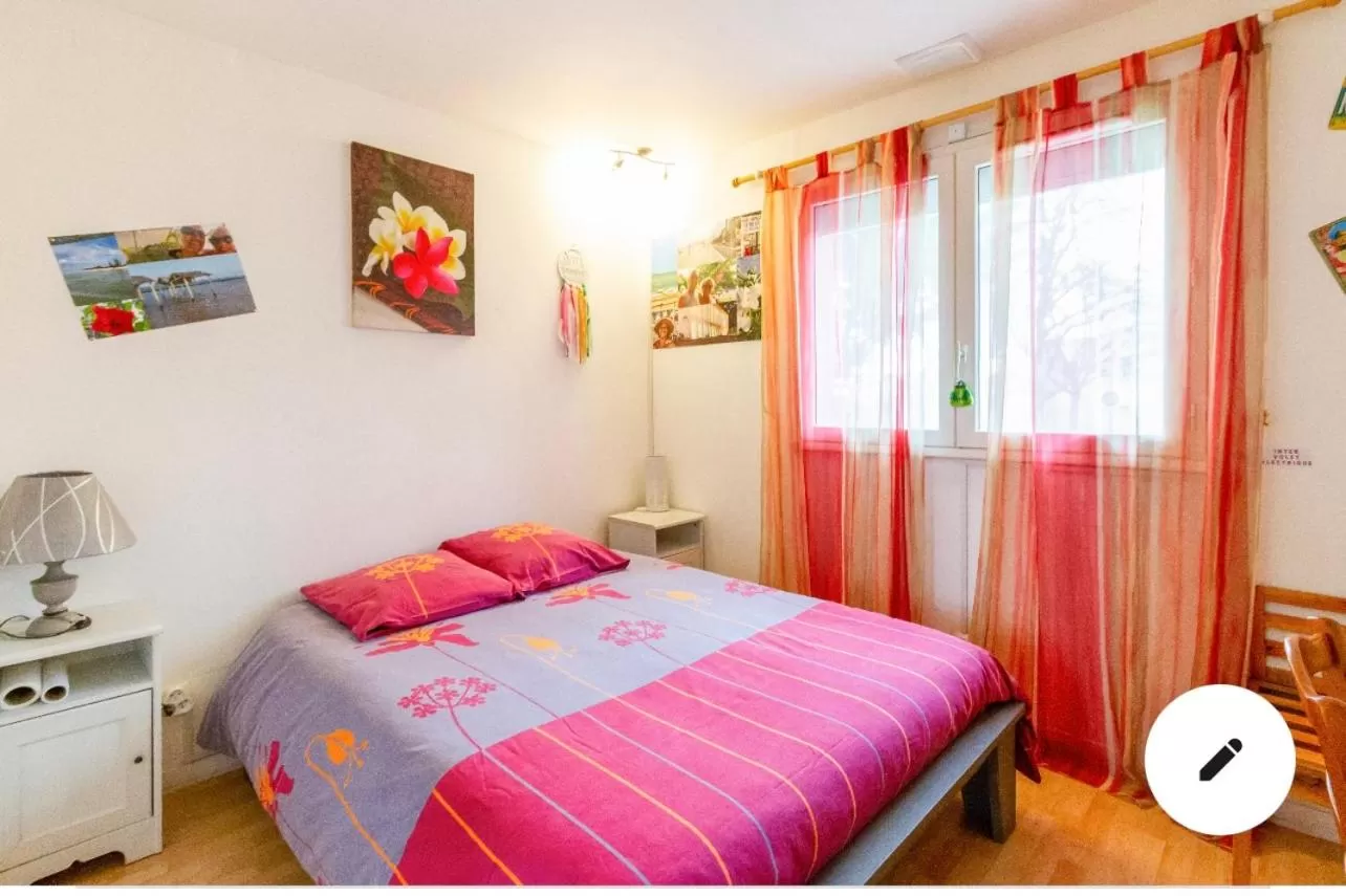 Bed in 2 CHAMBRES B&B PRÈS DE L'AÉROPORT ET DU MEETT