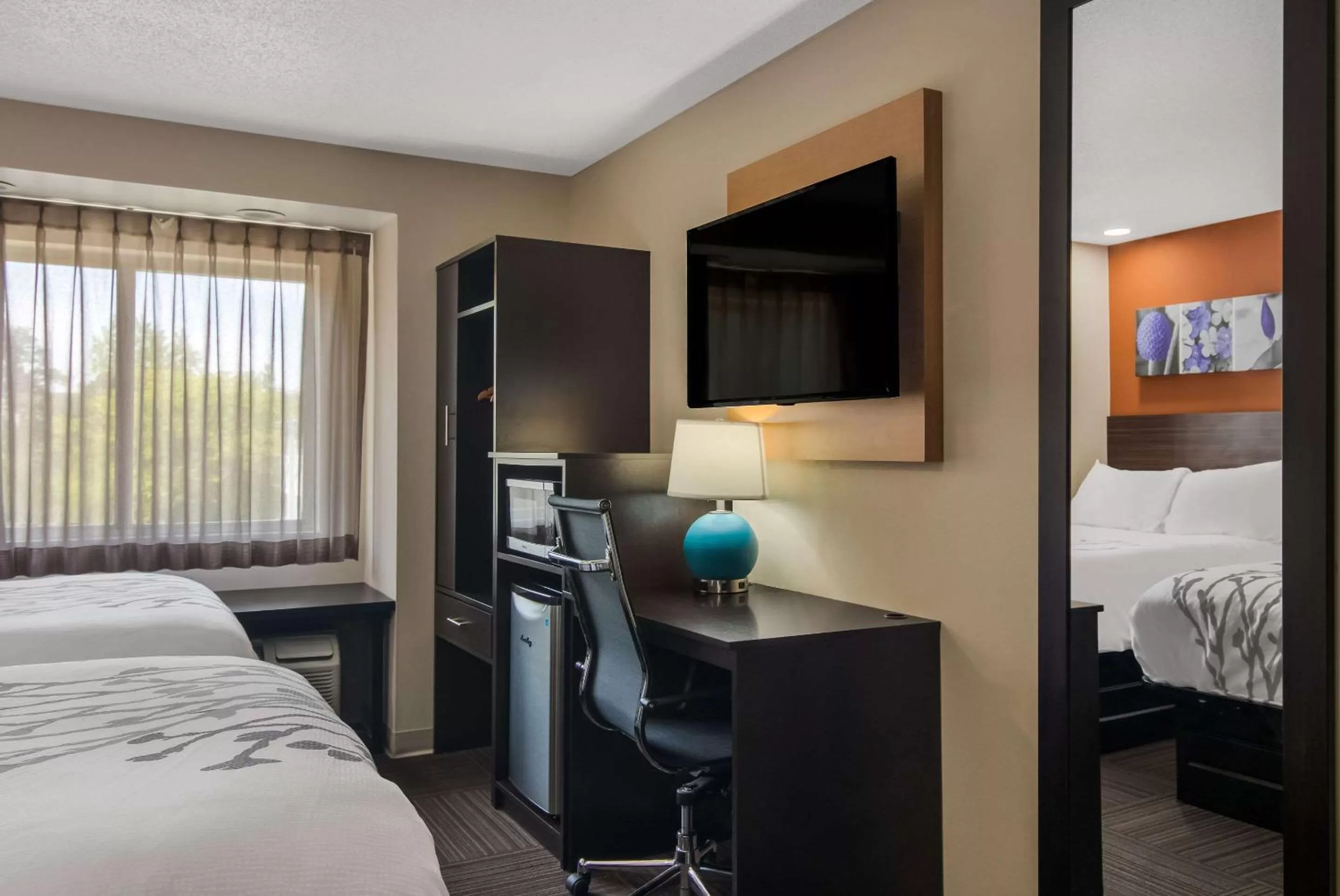 Bedroom, Bed in Sleep Inn Erie near Sports Center