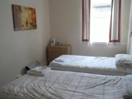 Standard Twin Room - single occupancy in Guest House @ The Bear Standard Twin Room - single occupancy in Guest House @ The Bear