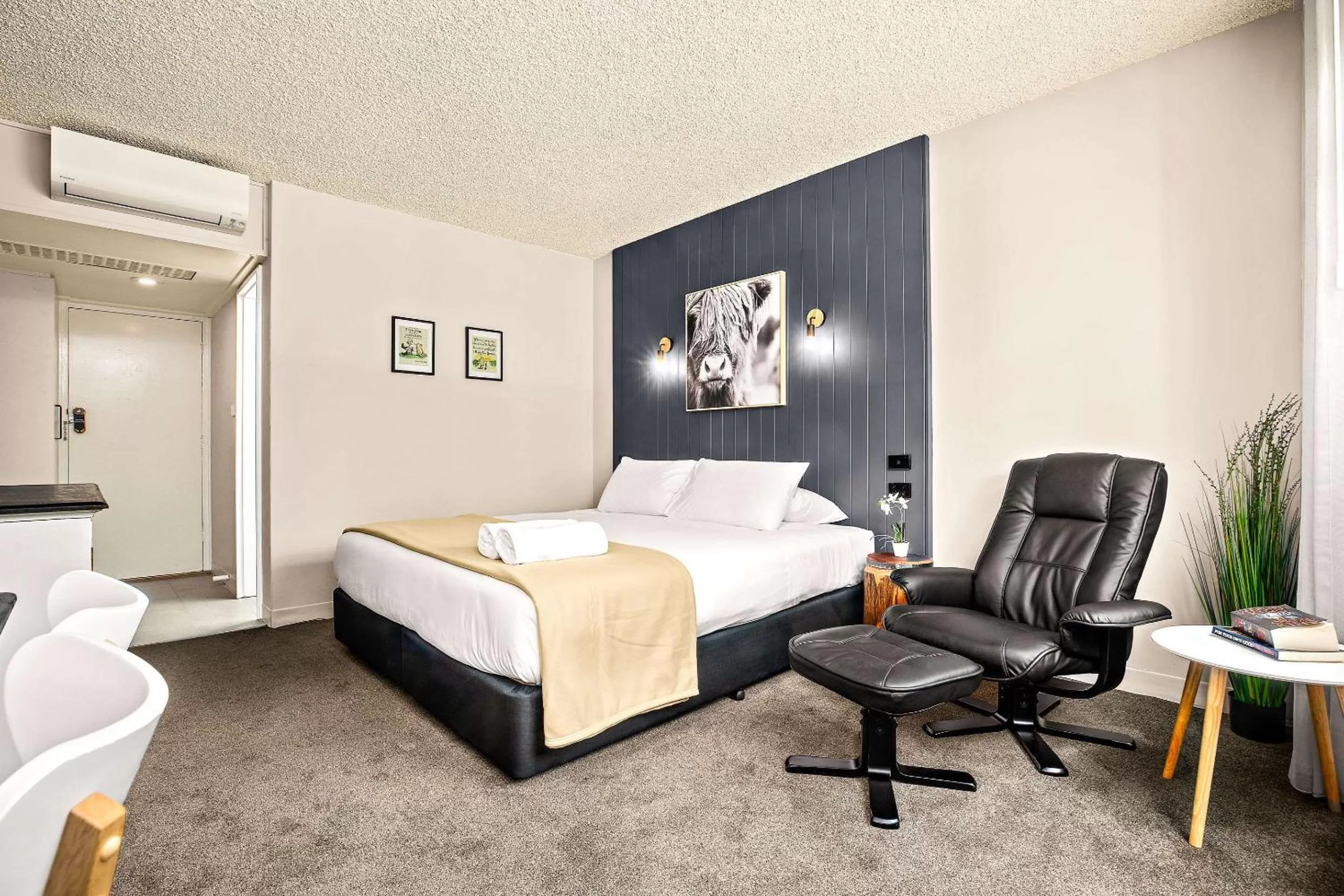 Photo of the whole room, Bed in City Centre Motel Armidale