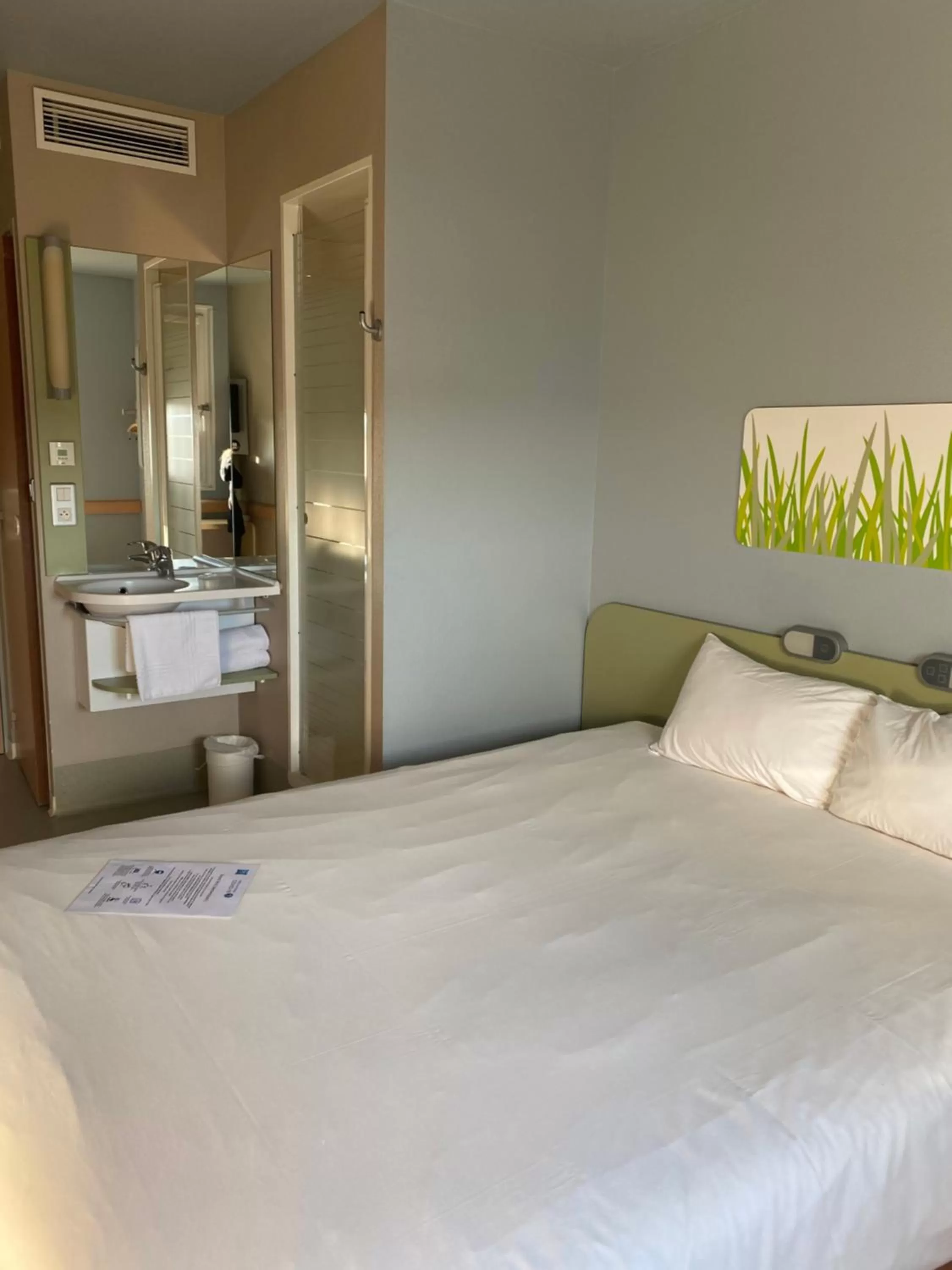 Bed in Ibis budget Verdun