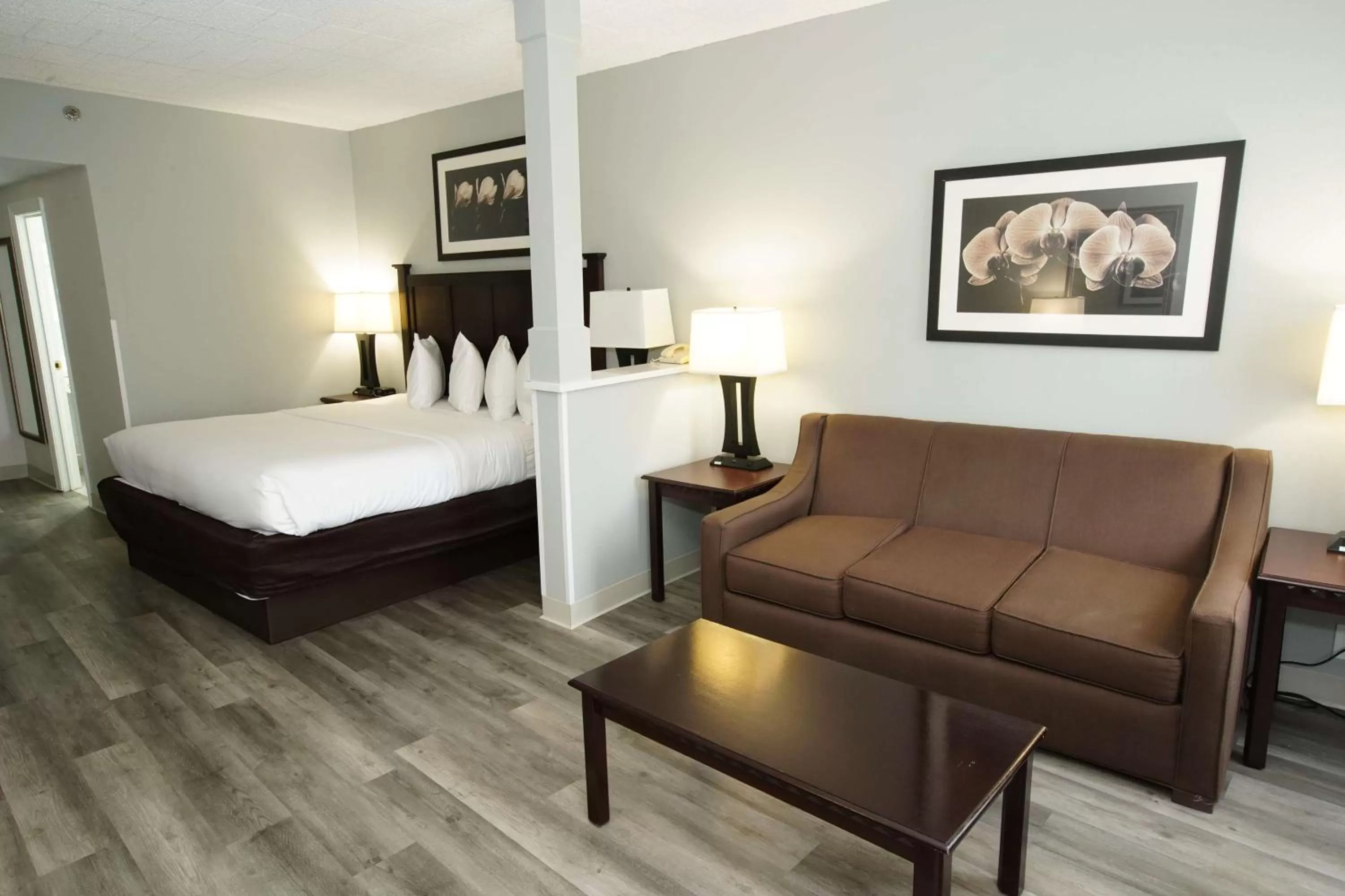 Photo of the whole room in Best Western Paramus Hotel & Suites