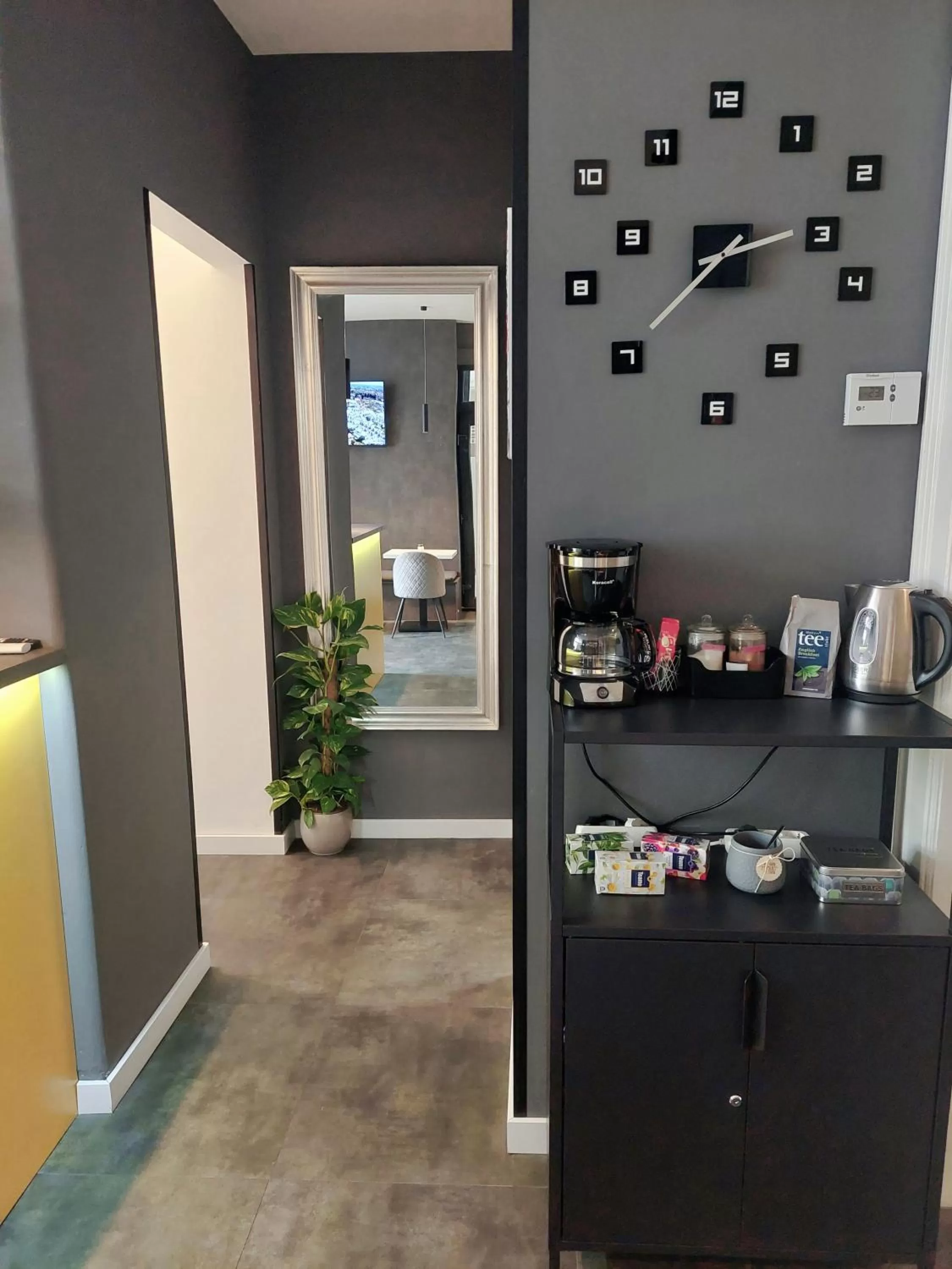 Coffee/tea facilities in A8 b&b