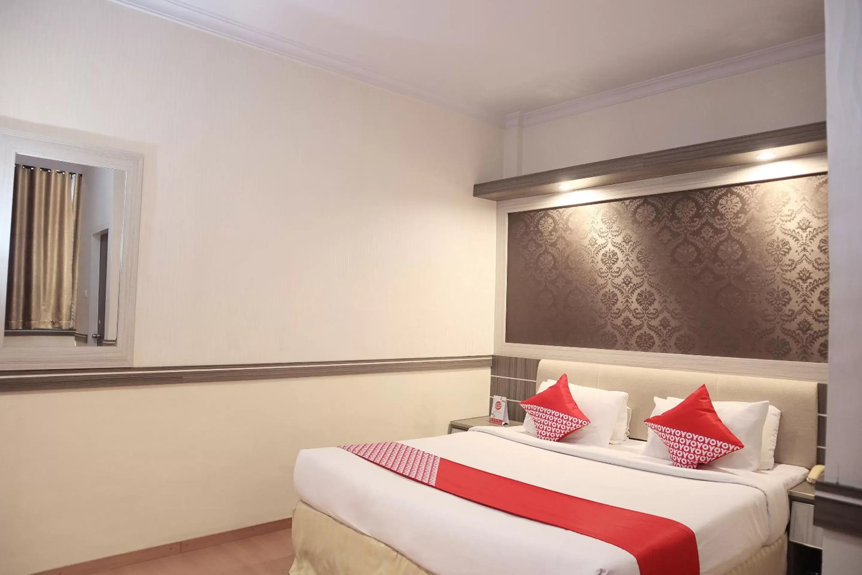 OYO 742 Mona Plaza Hotel OYO 742 Mona Plaza Hotel