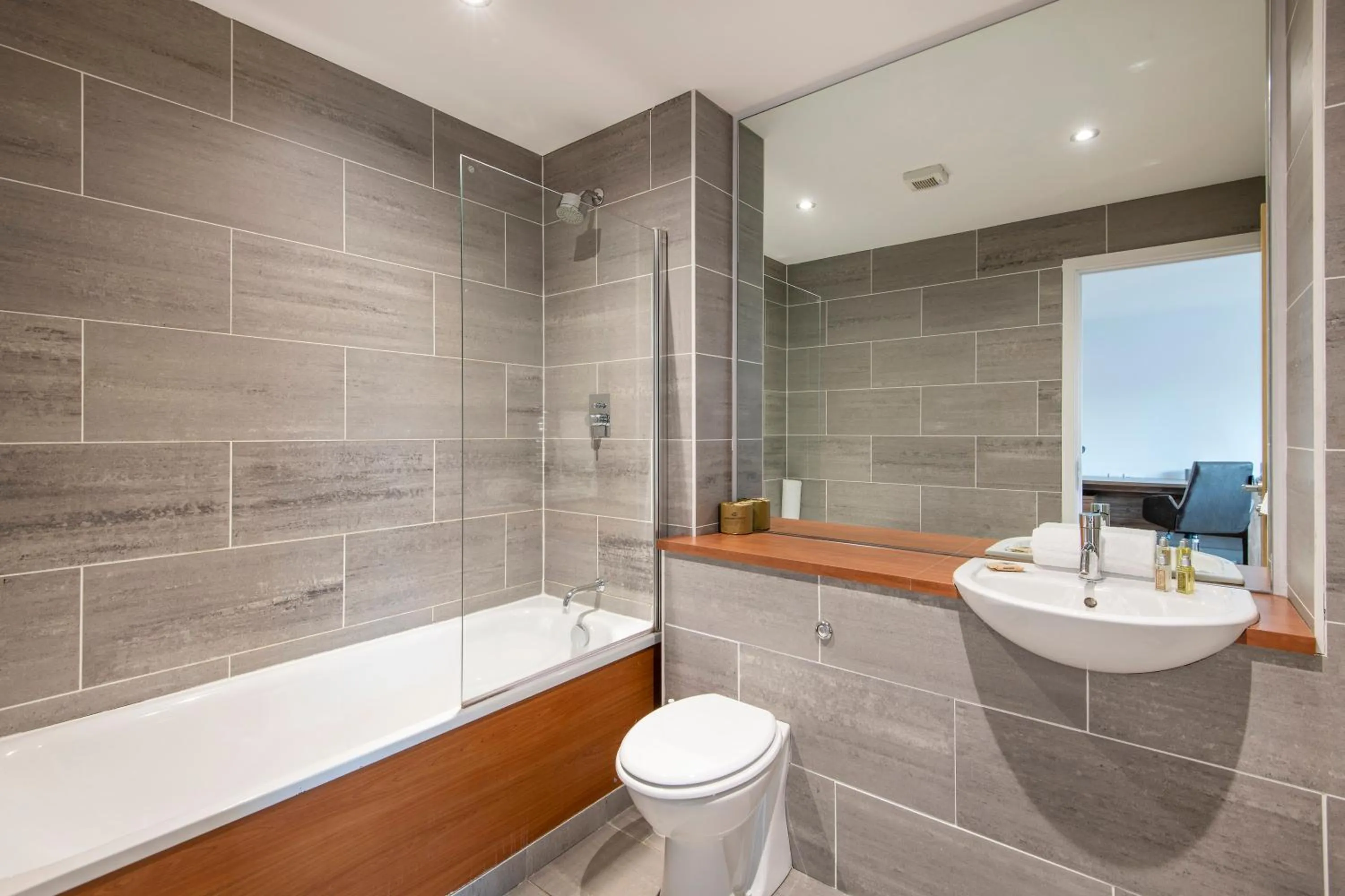 Bathroom in HQ Aparthotel Farnborough