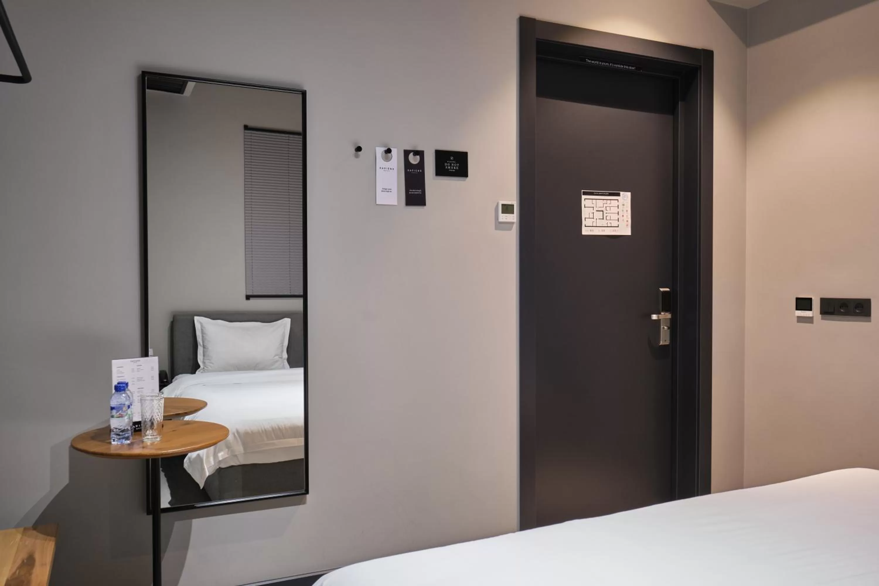 Photo of the whole room, Bed in Sapiens Hotel