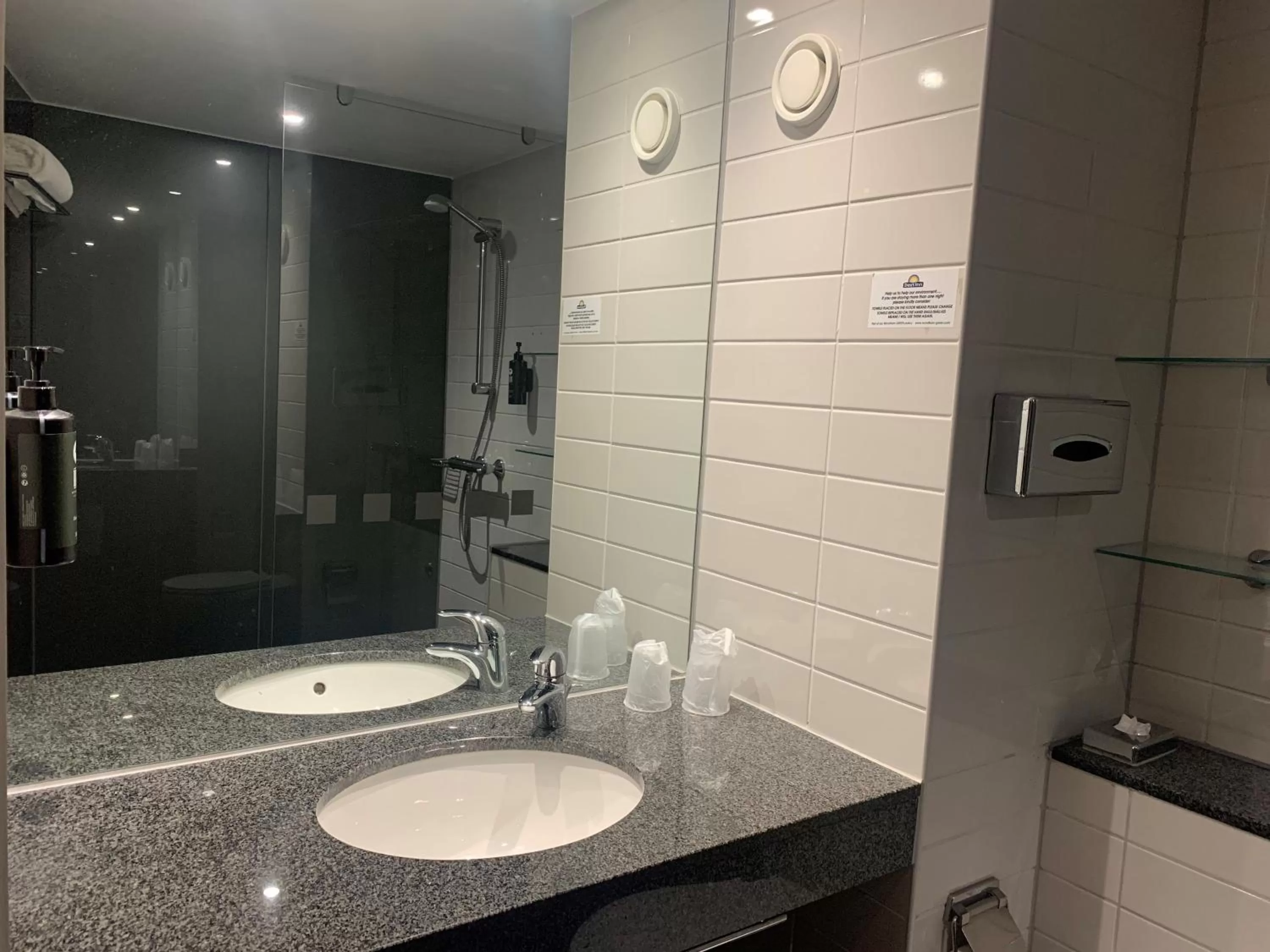 Bathroom in Days Inn Wetherby