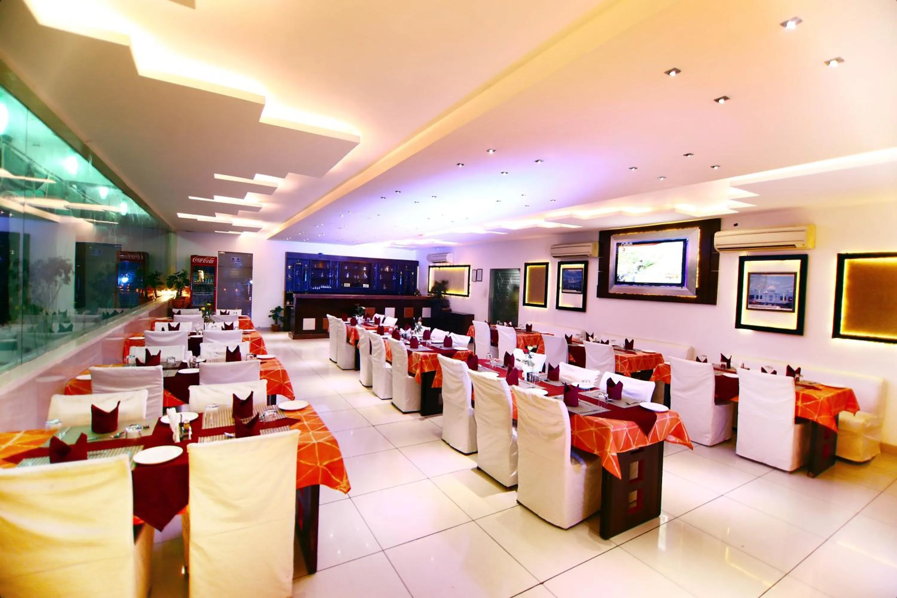 Restaurant/places to eat in Taj Inn Hotel