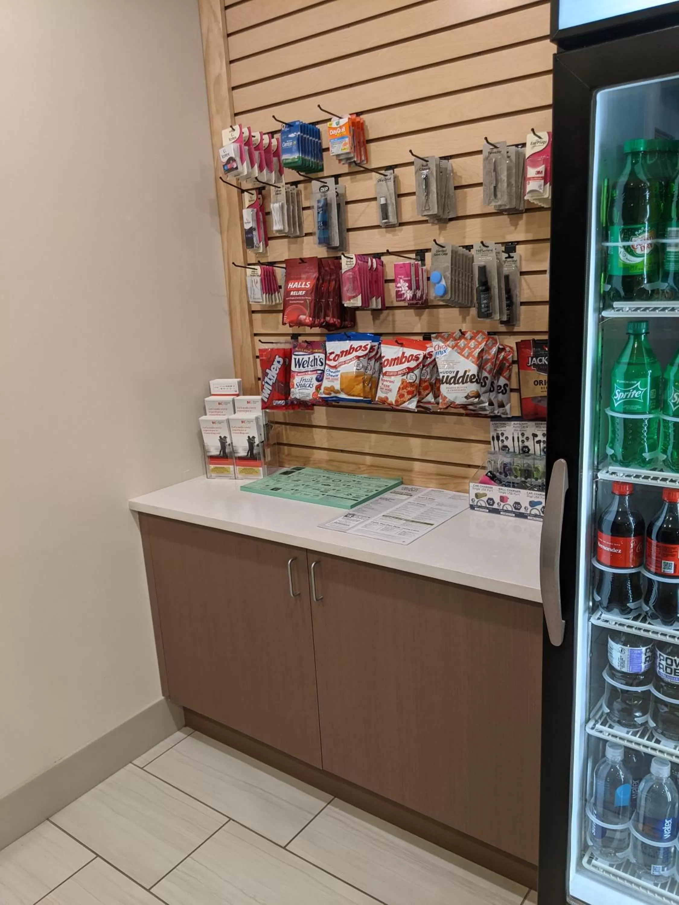 Food and drinks in Holiday Inn Express South Burlington by IHG