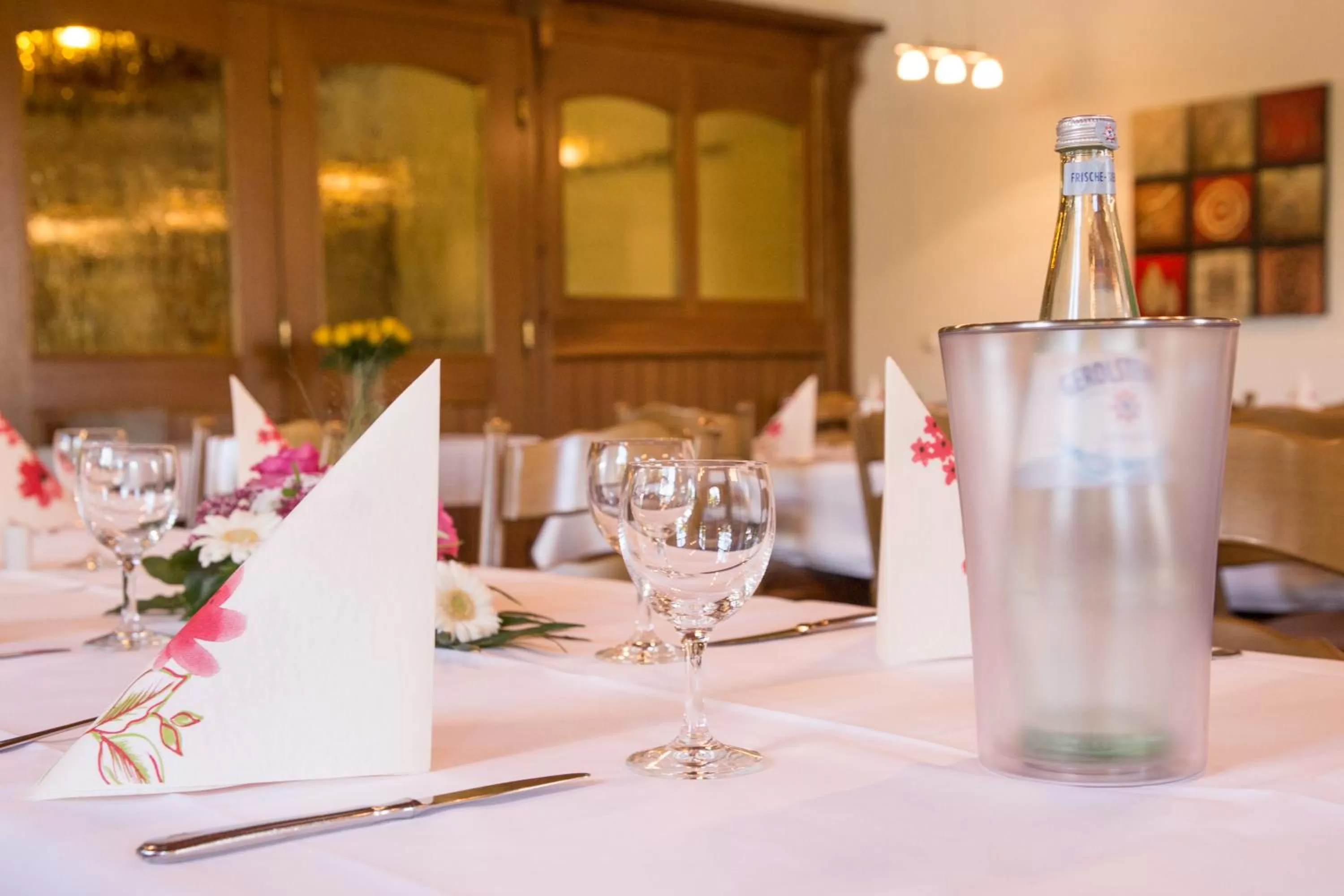 Restaurant/places to eat in Hotel Zur-Borke