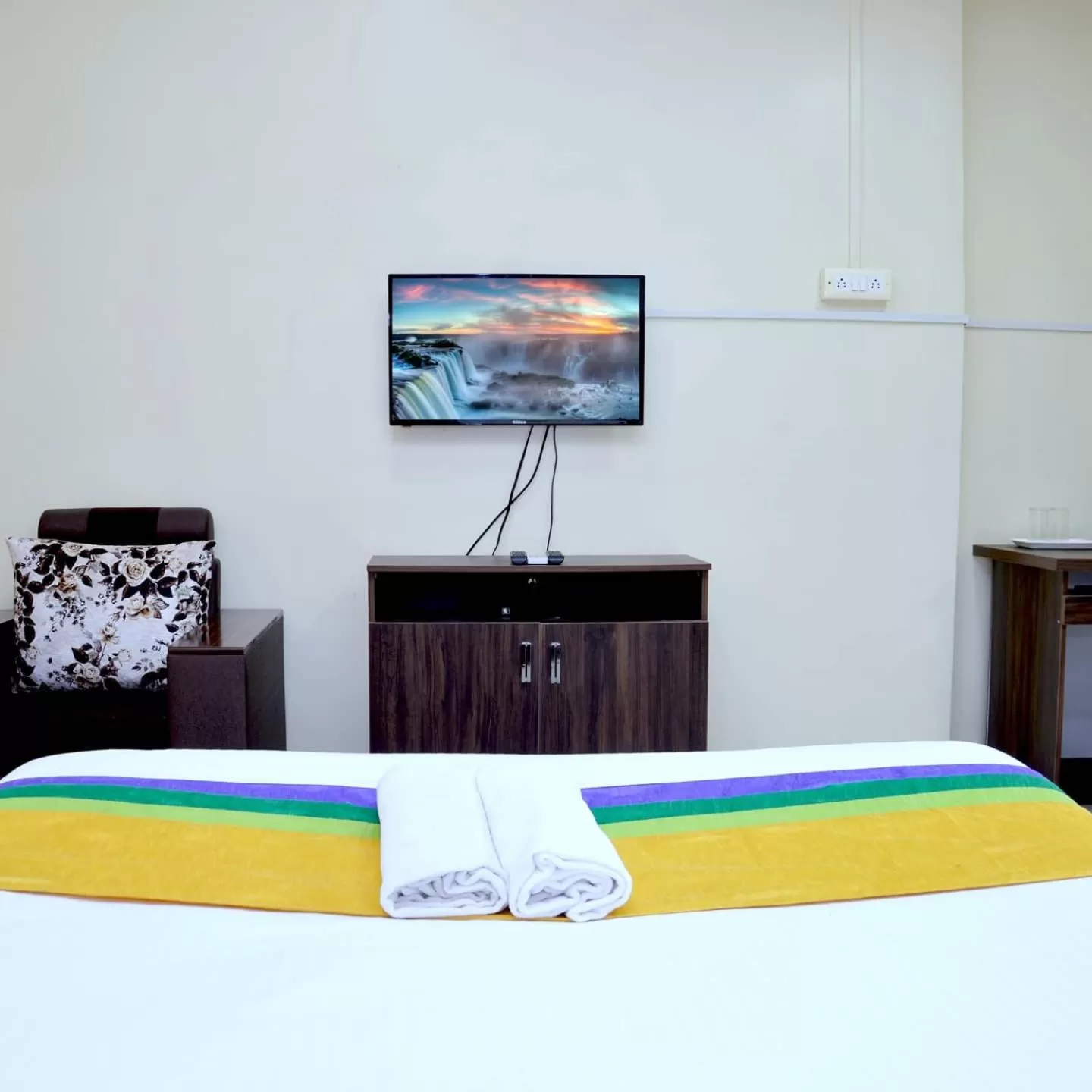 TV and multimedia, Bed in Hotel Bestow Inn Koregaon Park Pune -Near Osho Ashram