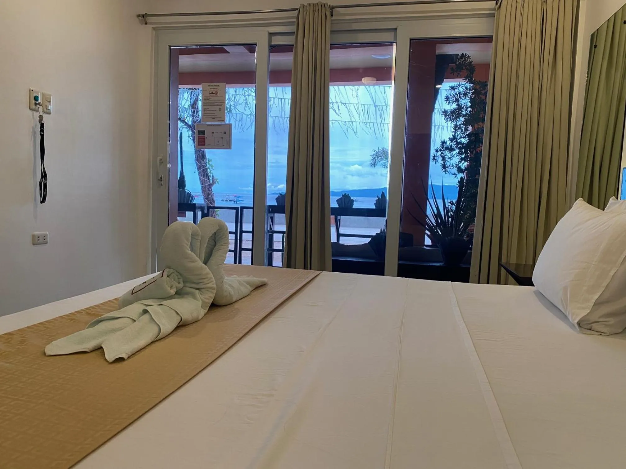 Bed in Papa Freds Beach Resort