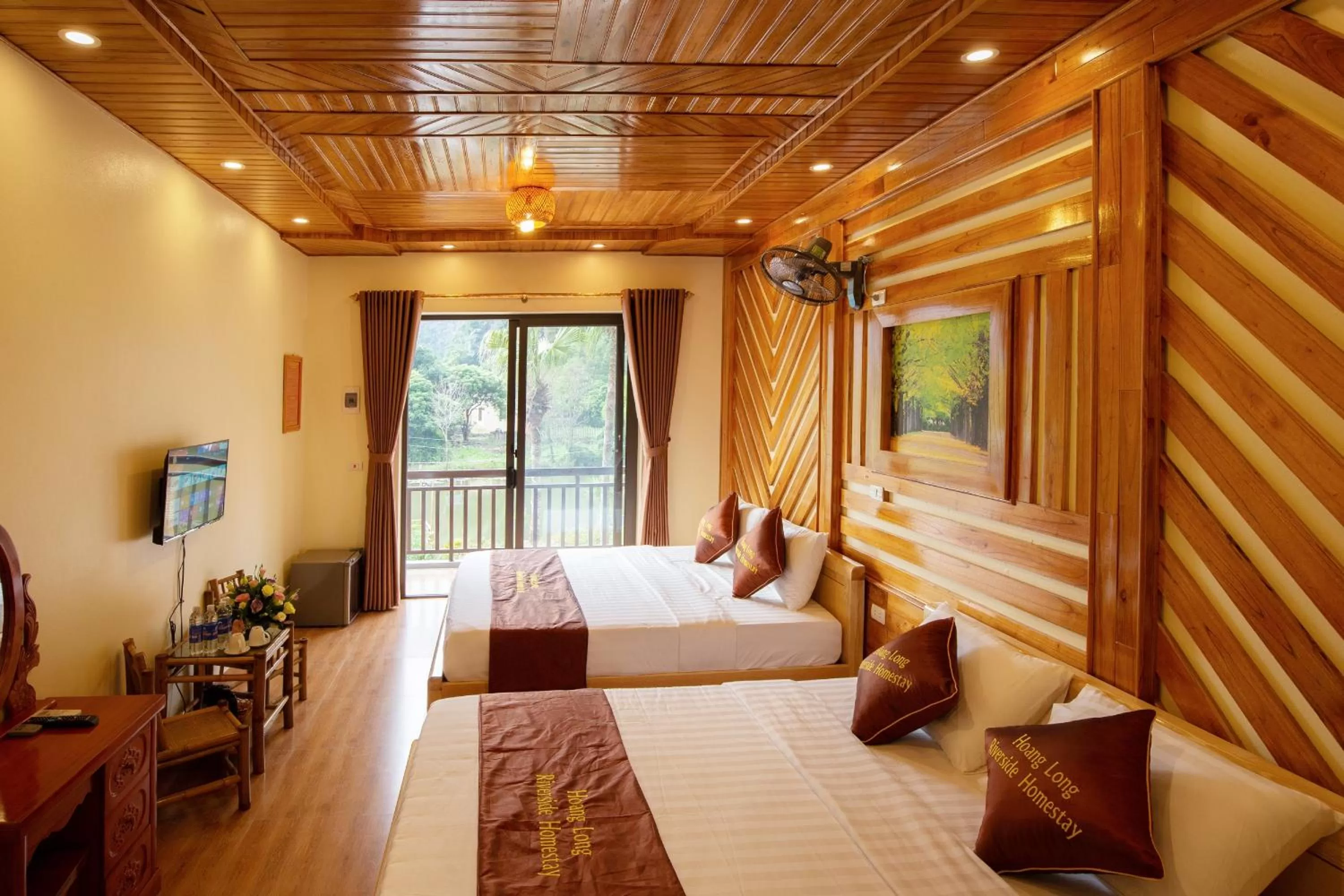 HoangLong Riverside Homestay