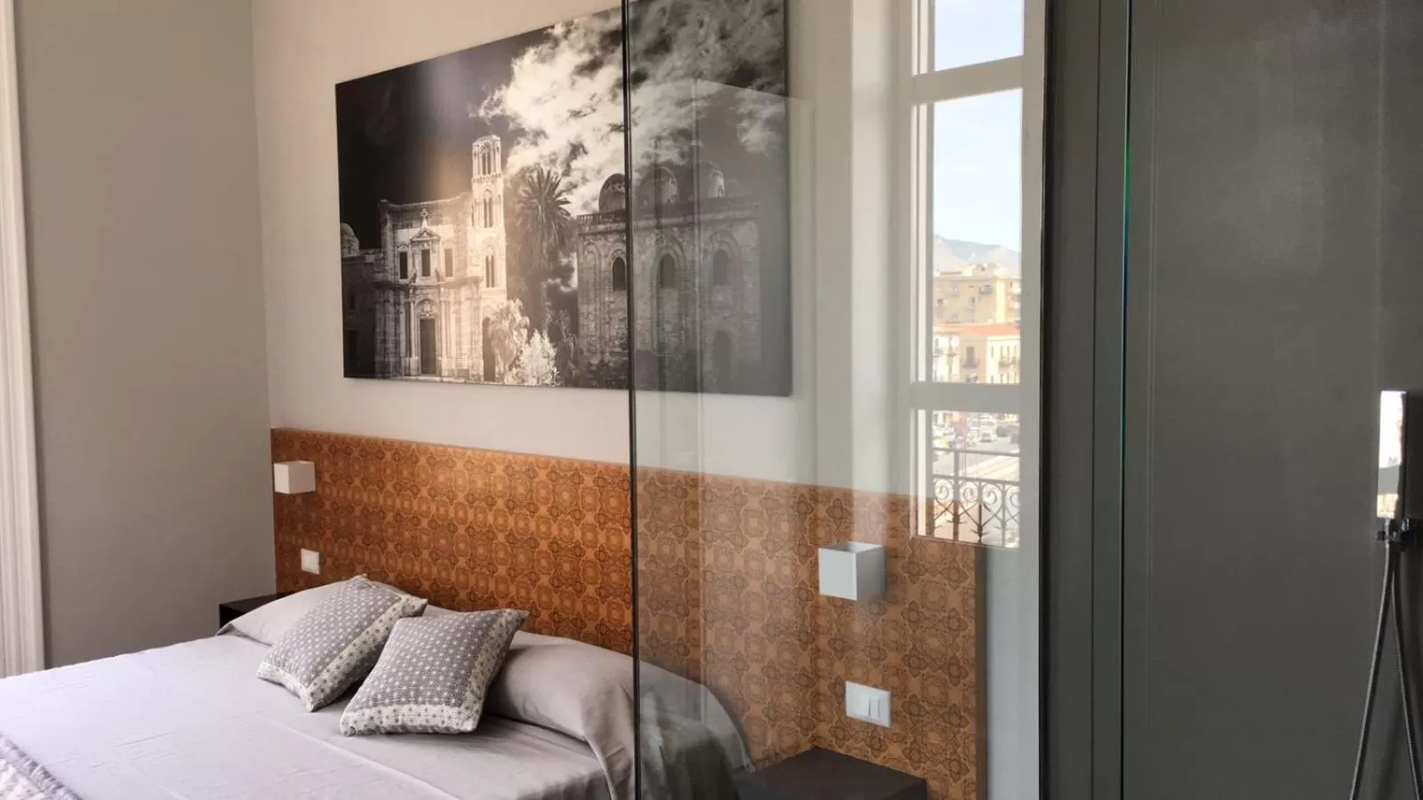 Shower, Bed in Suite del Ponte Normanno