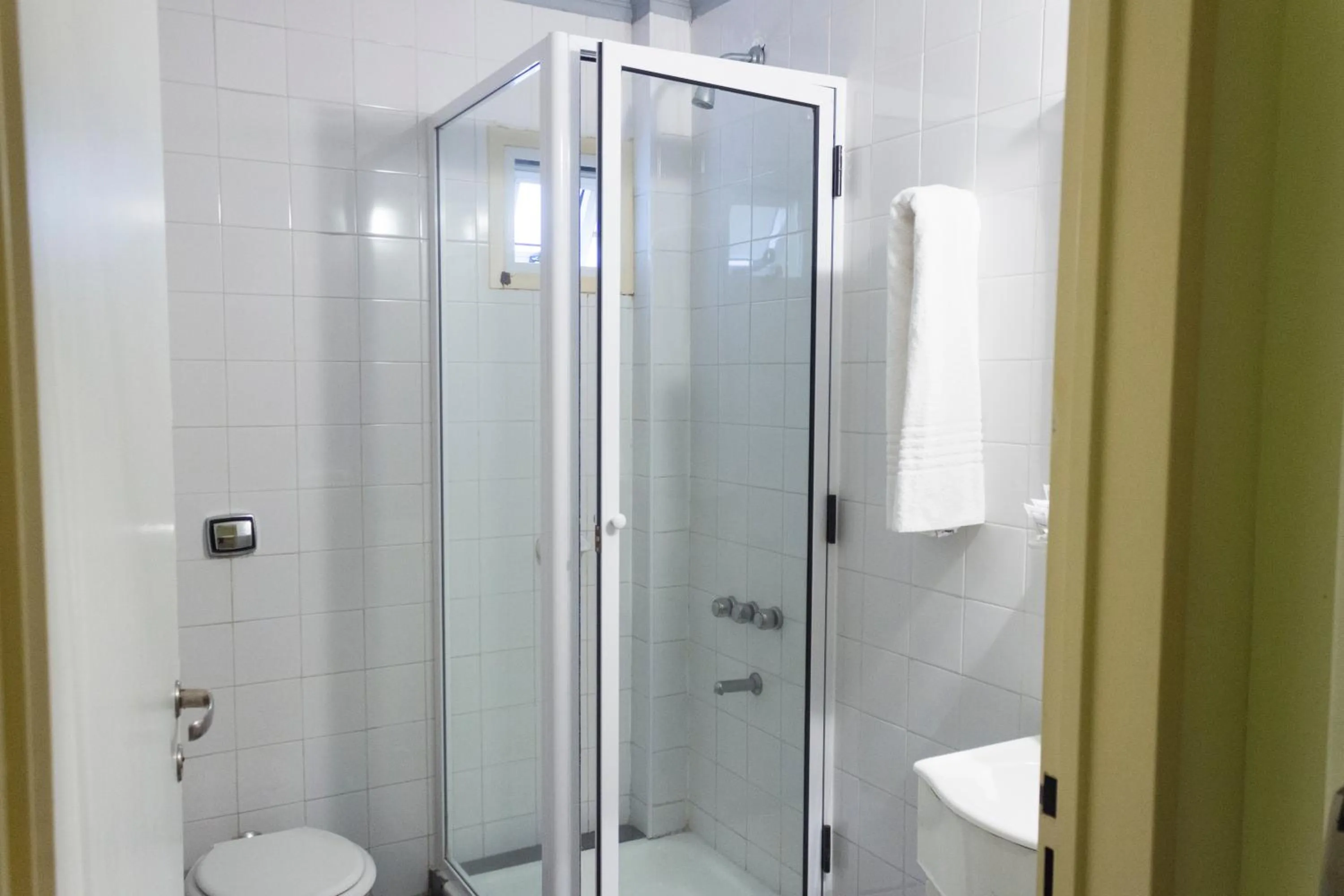 Shower in Hotel UTHGRA de las Luces