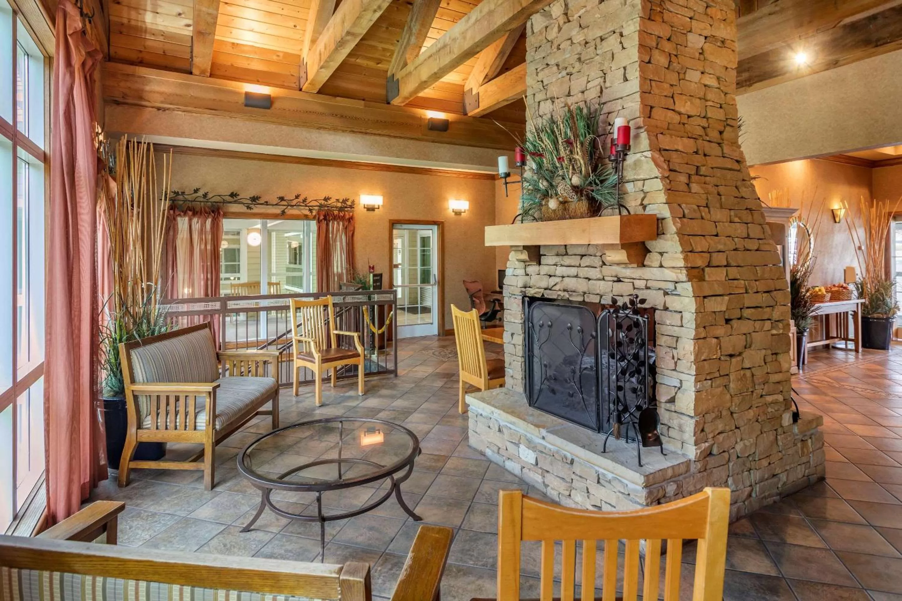 Communal lounge/ TV room in Econo Lodge Pigeon Forge Riverside