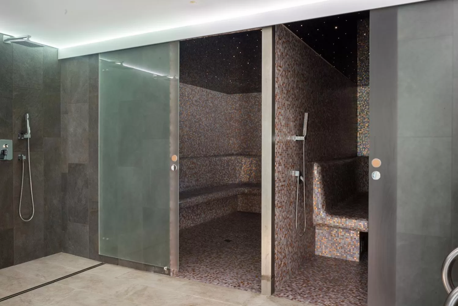 Swimming pool in Graal SPA