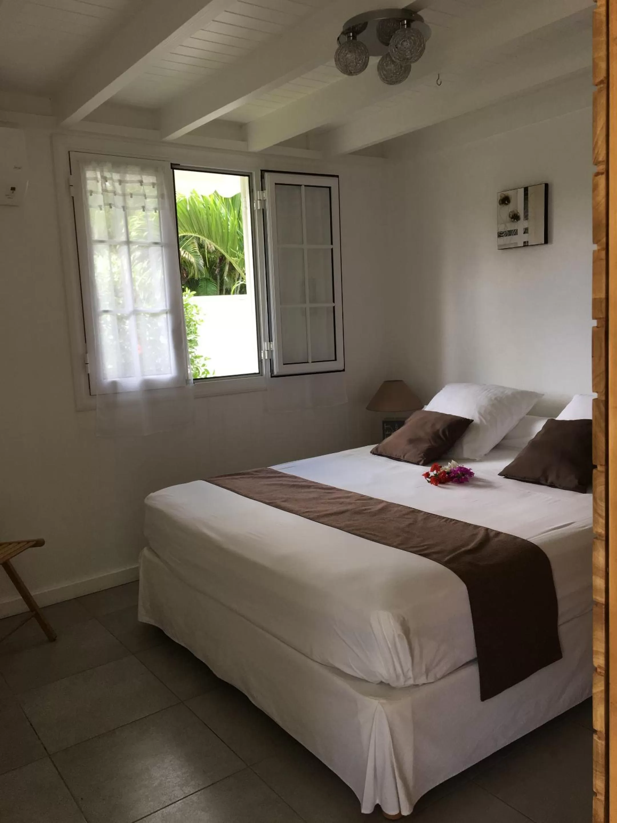 Bedroom, Bed in Chambres d'hôtes et villas chez Flo