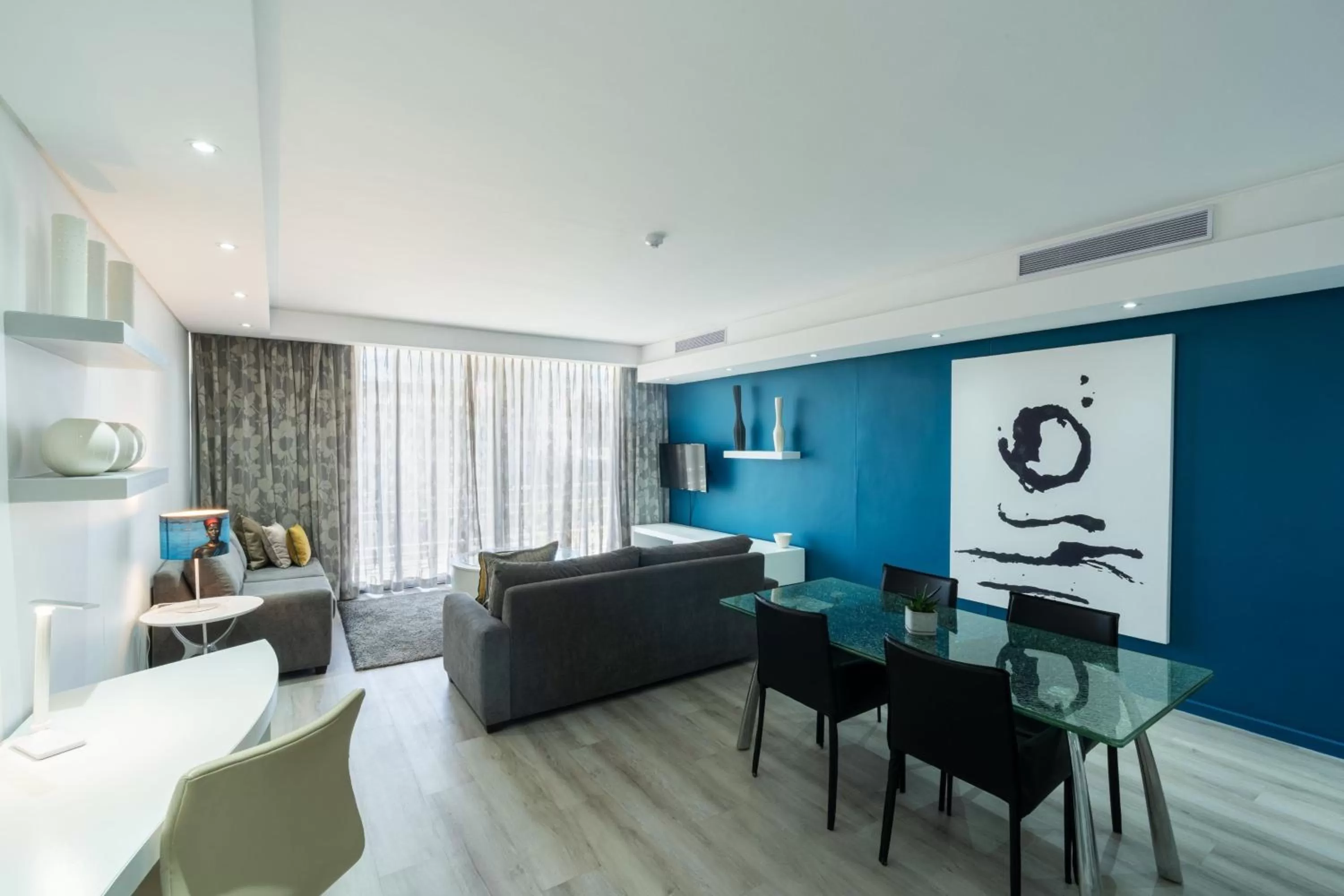 Photo of the whole room in Protea Hotel by Marriott Cape Town North Wharf