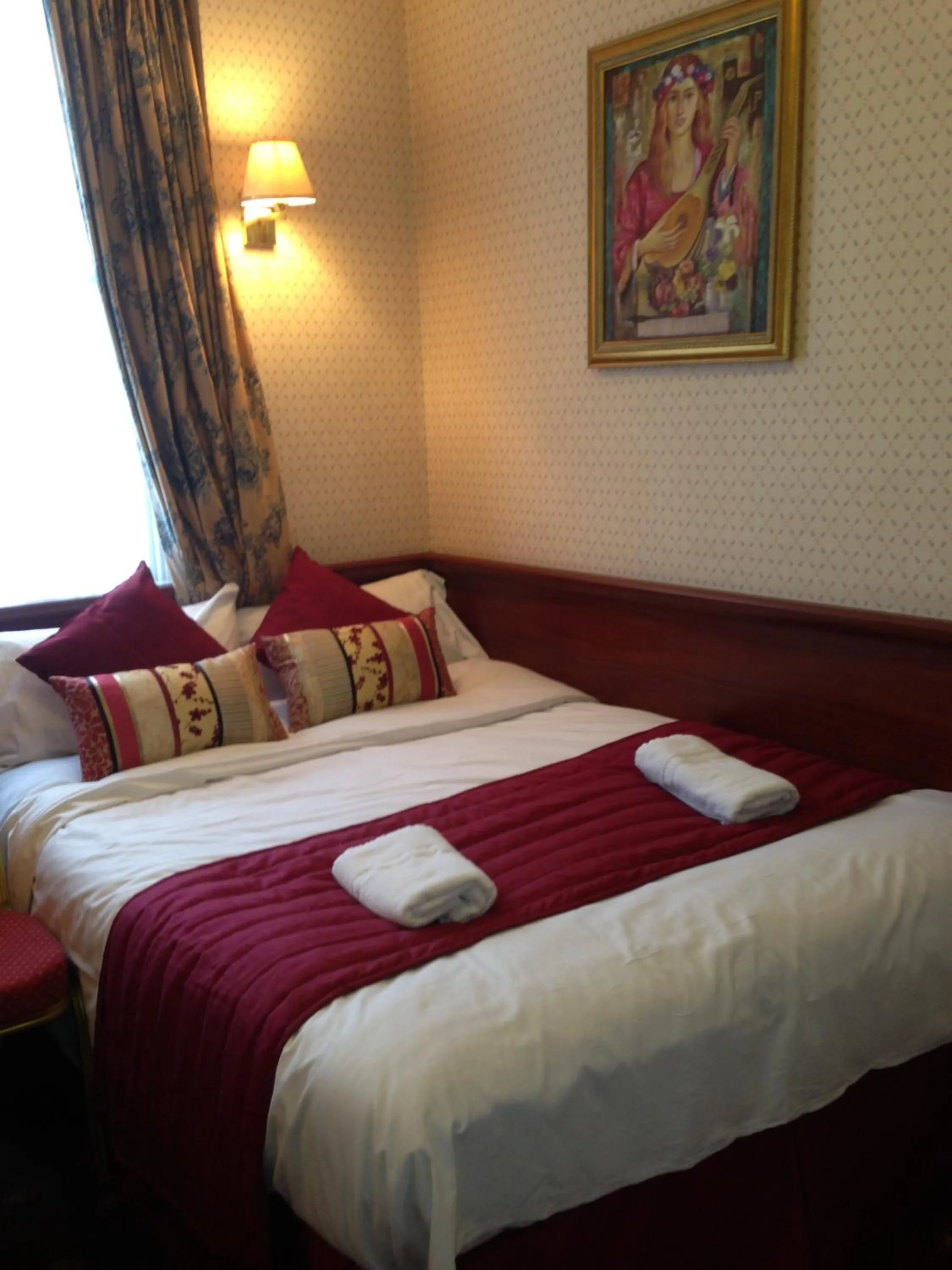 Bed in Avon Hotel