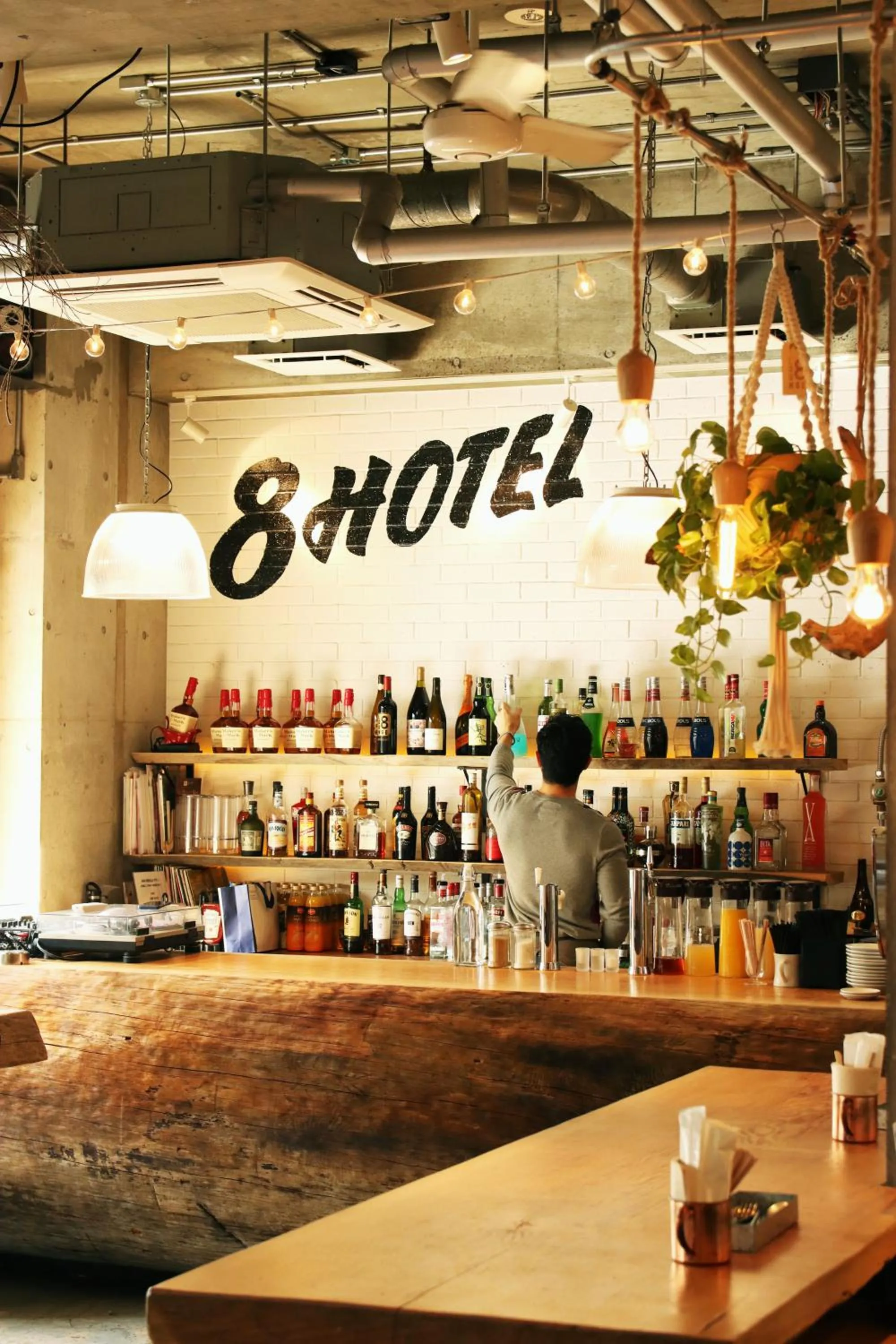 Restaurant/places to eat in 8hotel