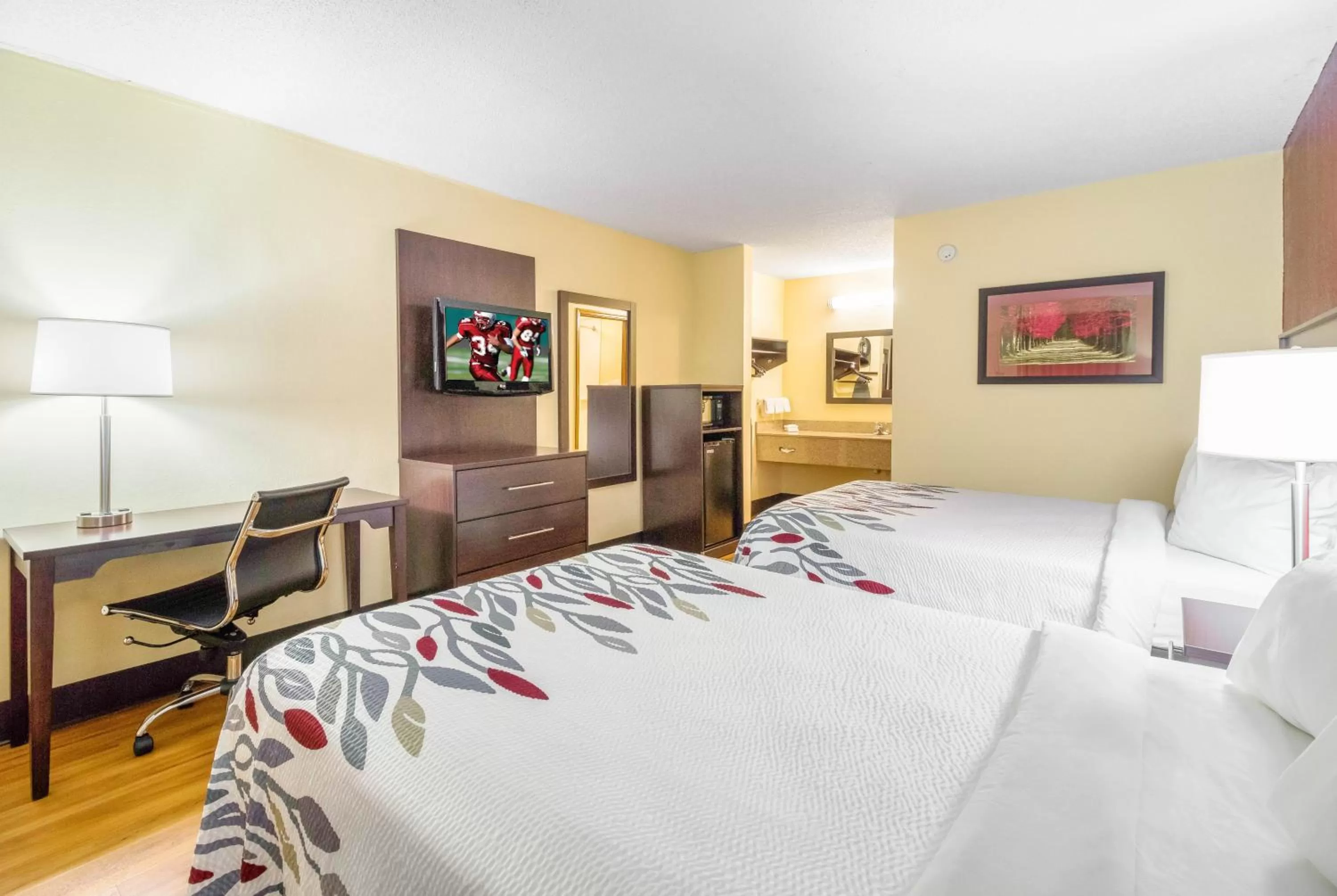 Bedroom, Bed in Red Roof Inn Clarksville