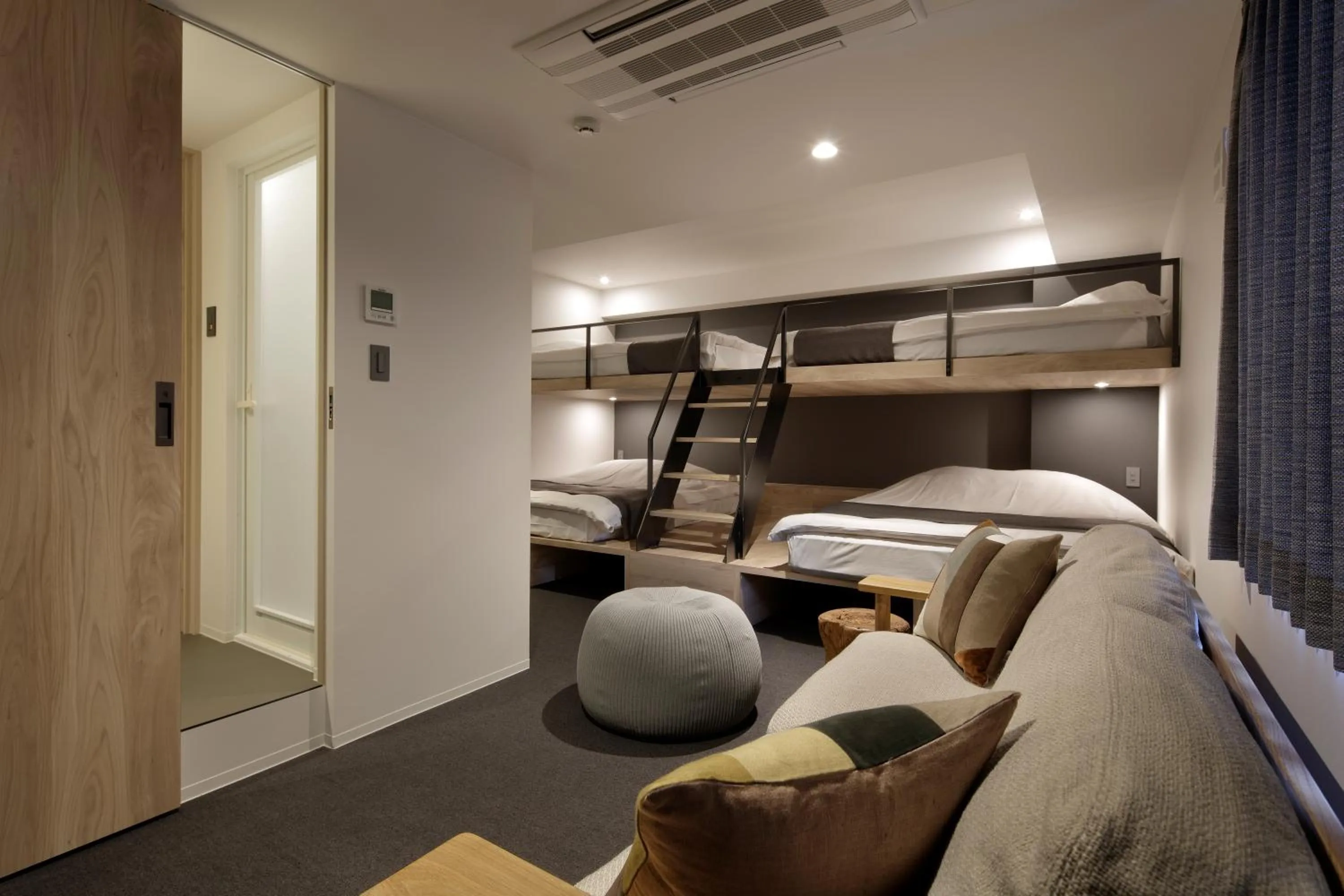 Photo of the whole room, Bed in Piece Hostel Sanjo