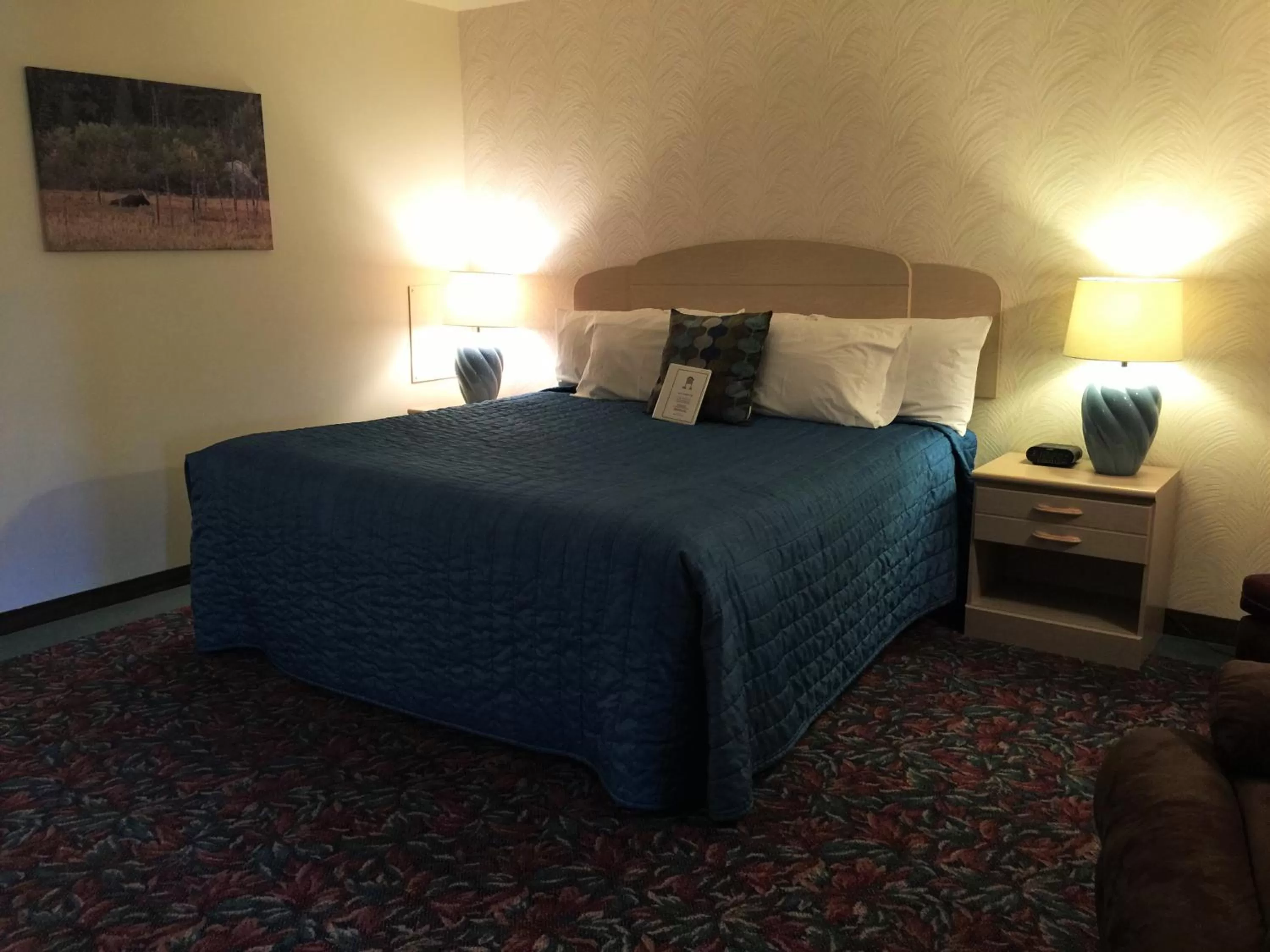 Bed in Cedar Motor Inn