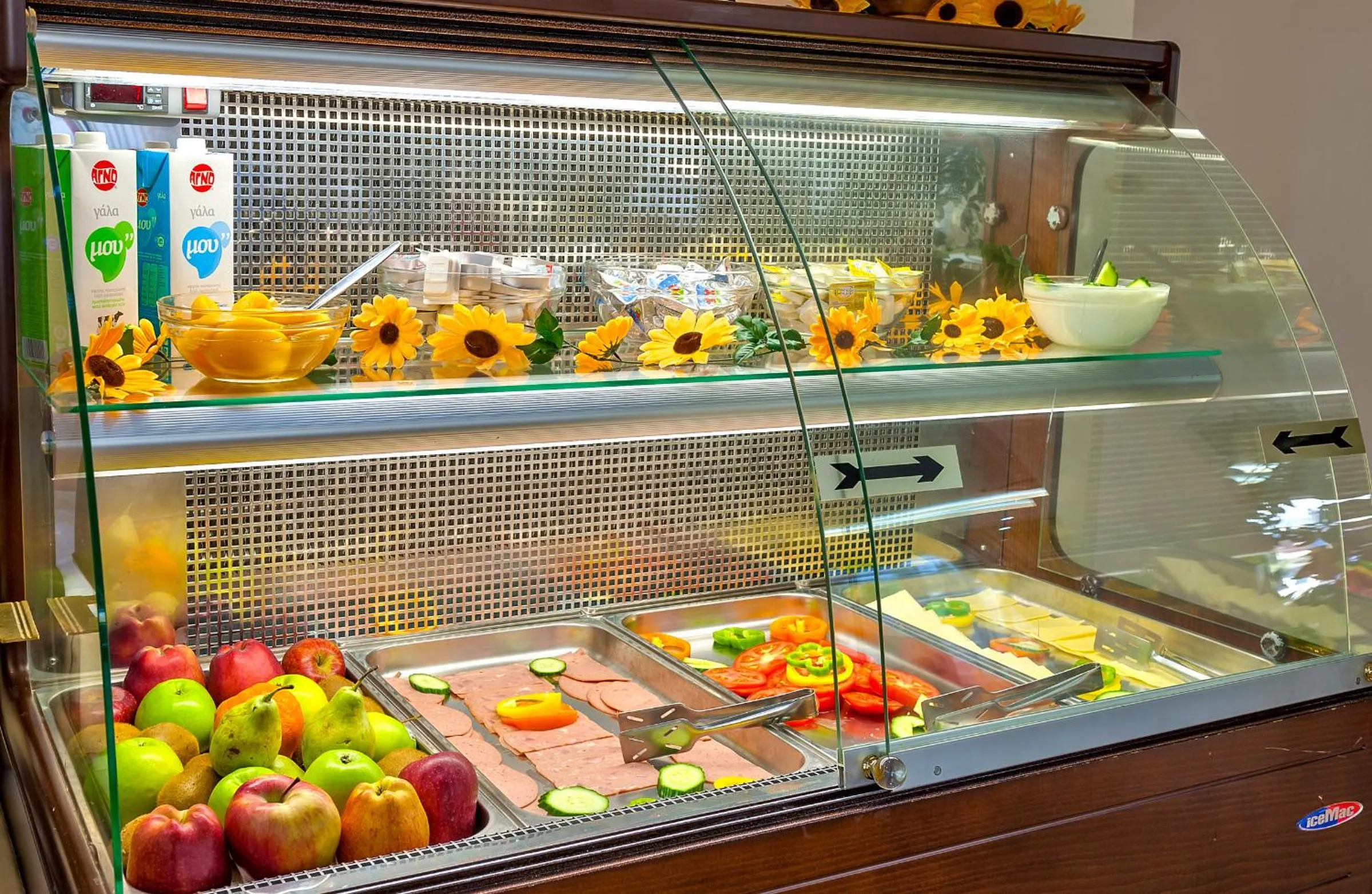 Food and drinks in Nefeli Hotel