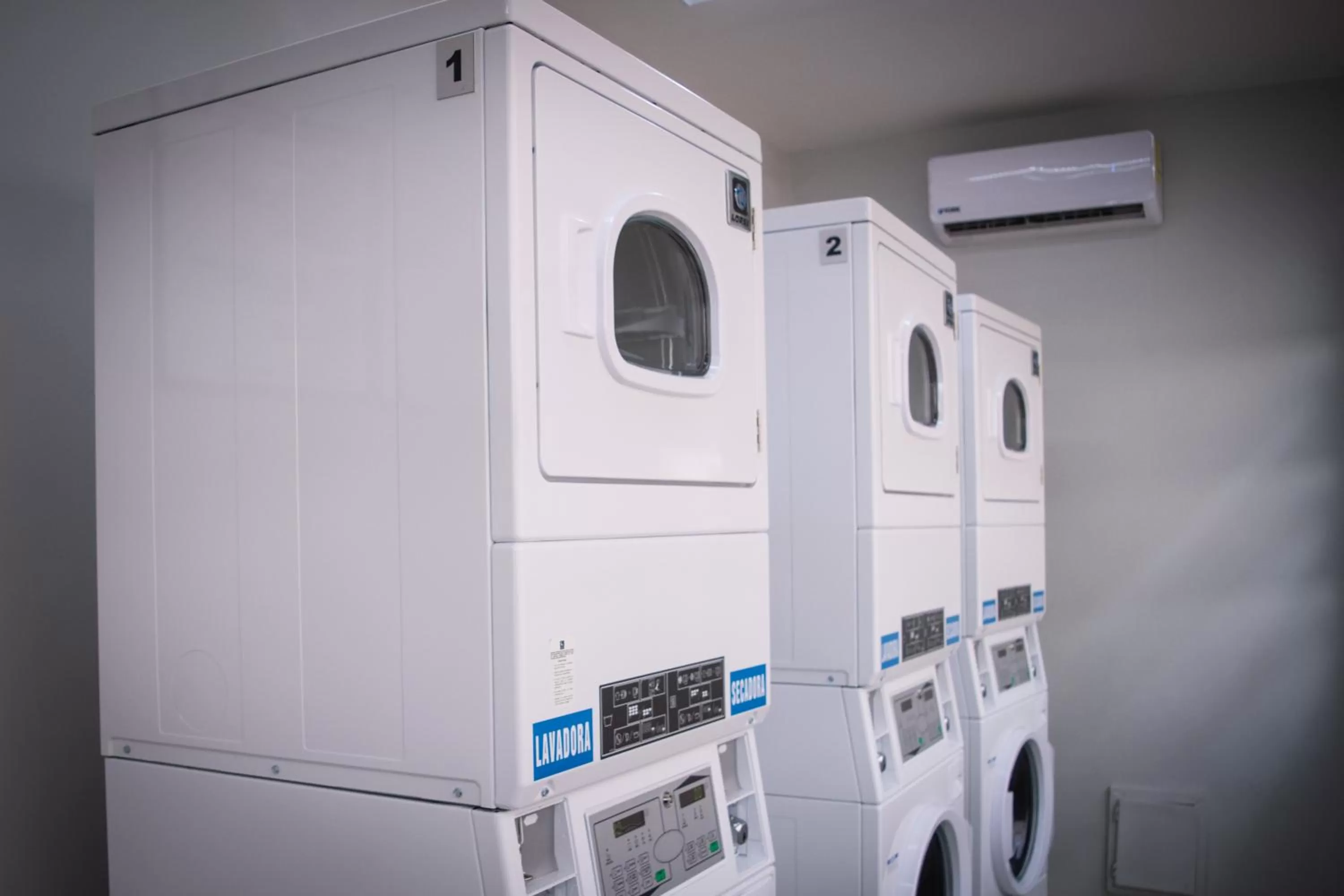laundry, Kitchen/Kitchenette in Hotel Mesaluna Near American Consulate