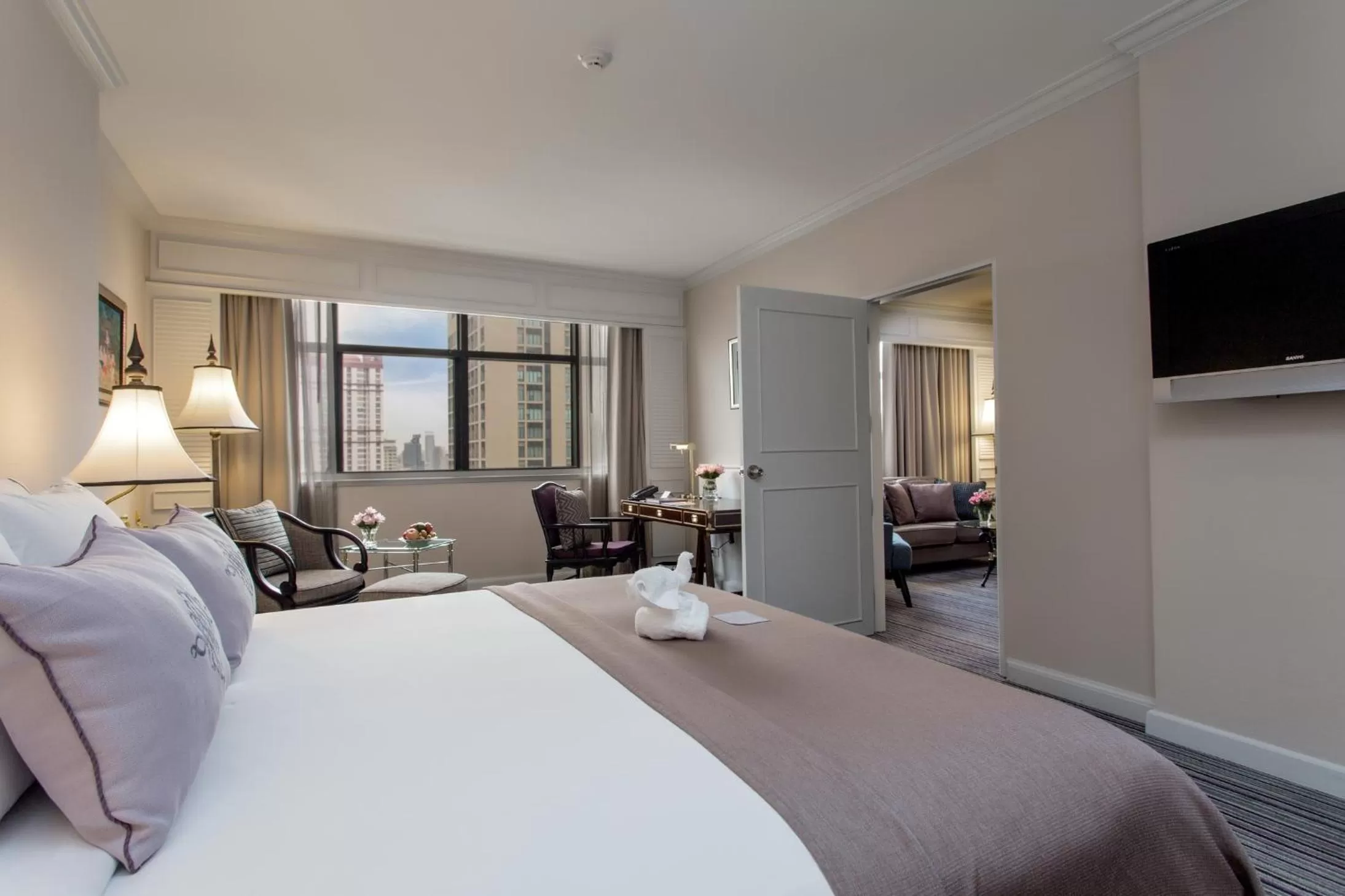 Bedroom, Bed in The Sukosol Hotel