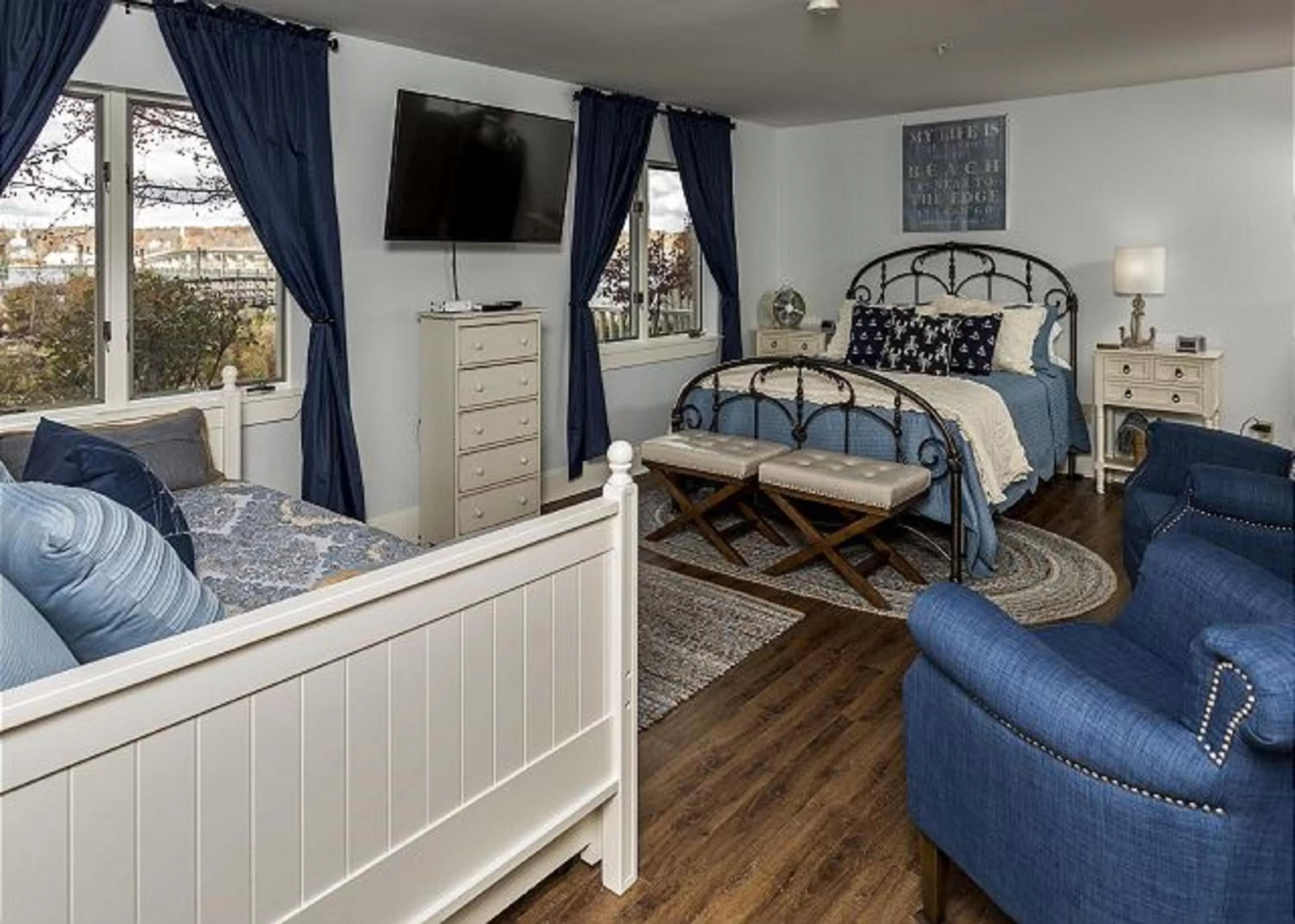 Bed in Sheepscot Harbour Village Resort