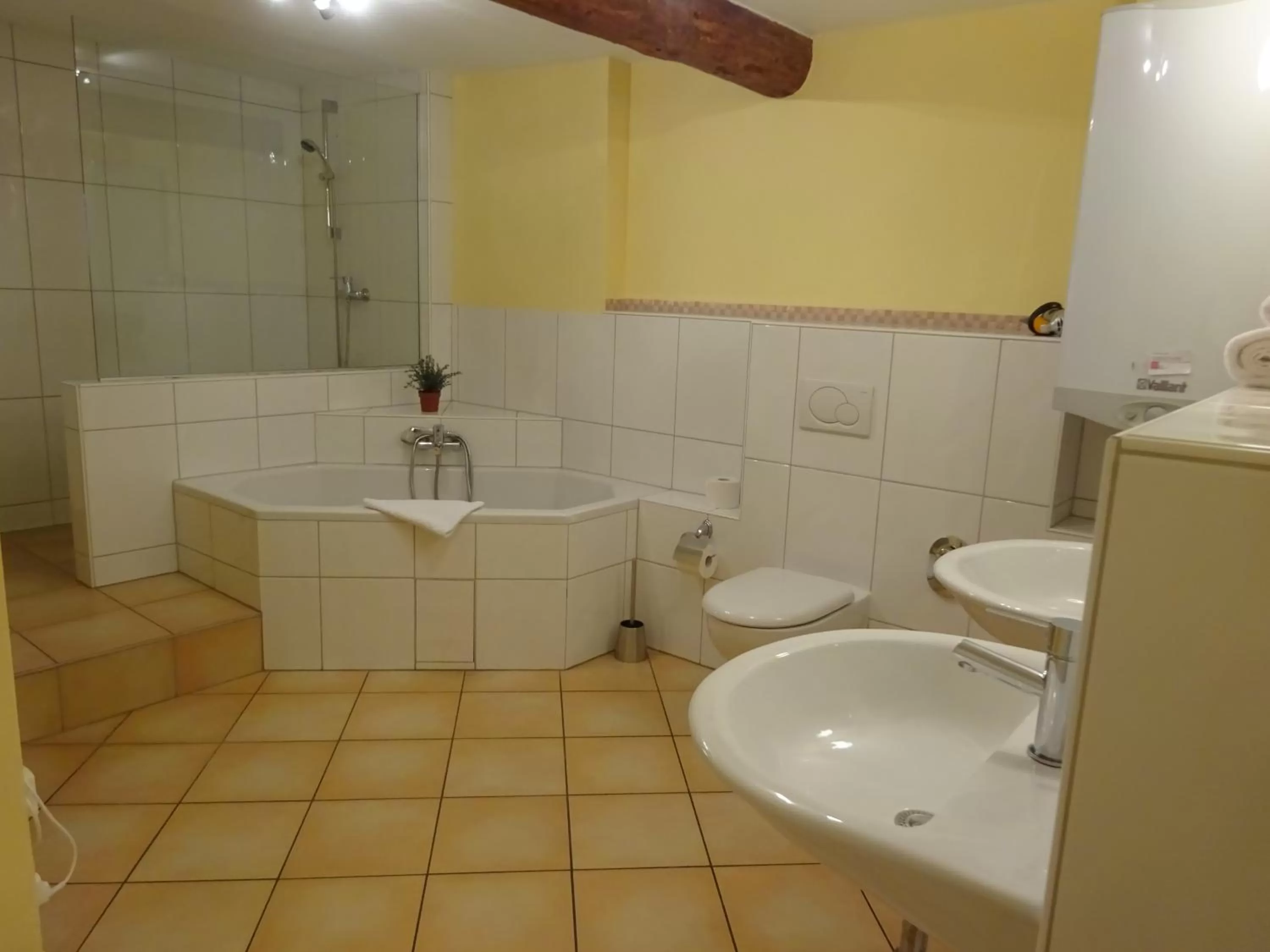 Bathroom in Gästehaus Weingärtner