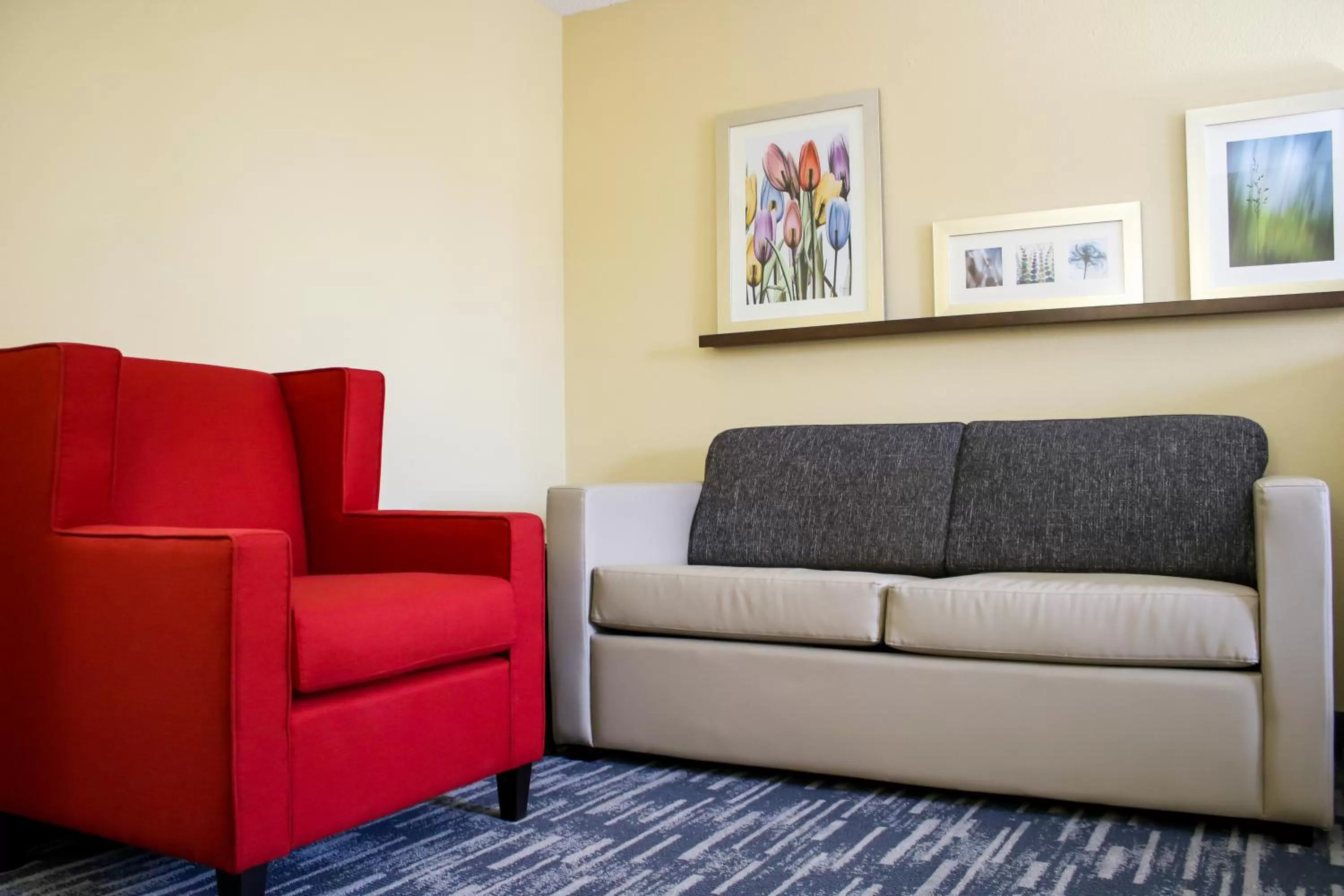 Living room in Country Inn & Suites by Radisson, Richmond West at I-64, VA