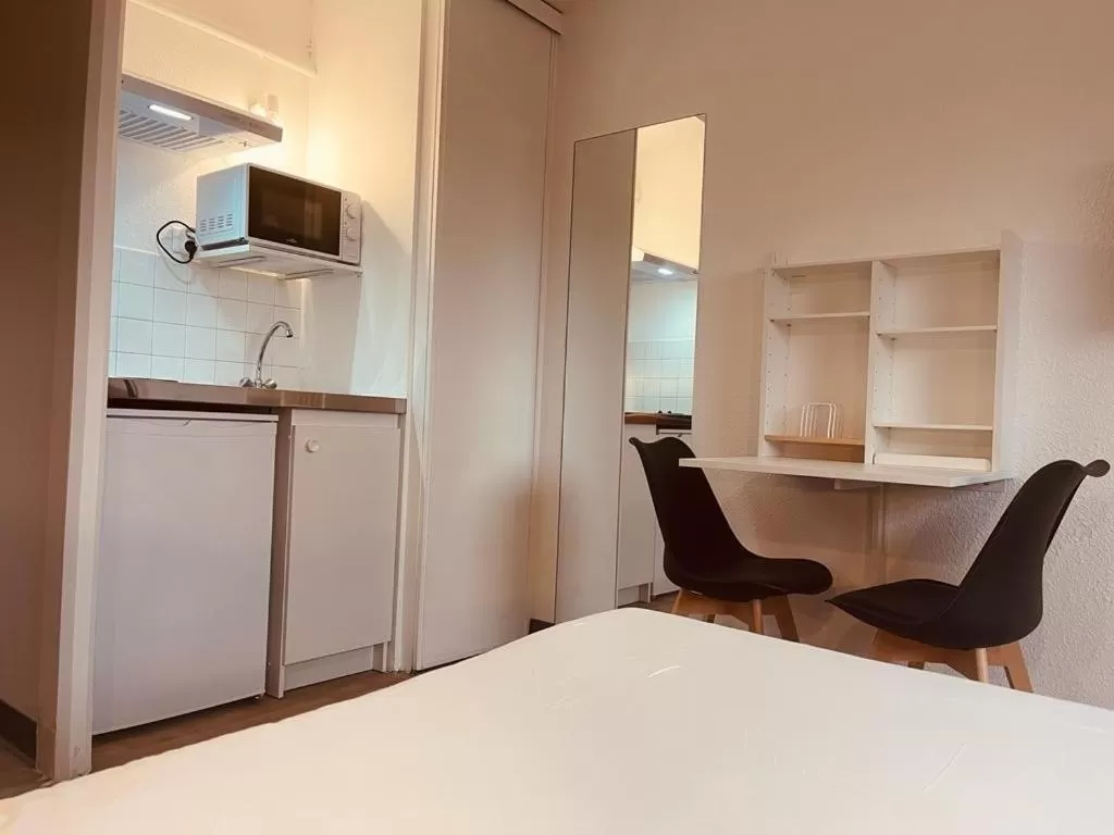 Twin Studio - Accessible/Non Smoking in Comfort Hotel Toulouse Sud