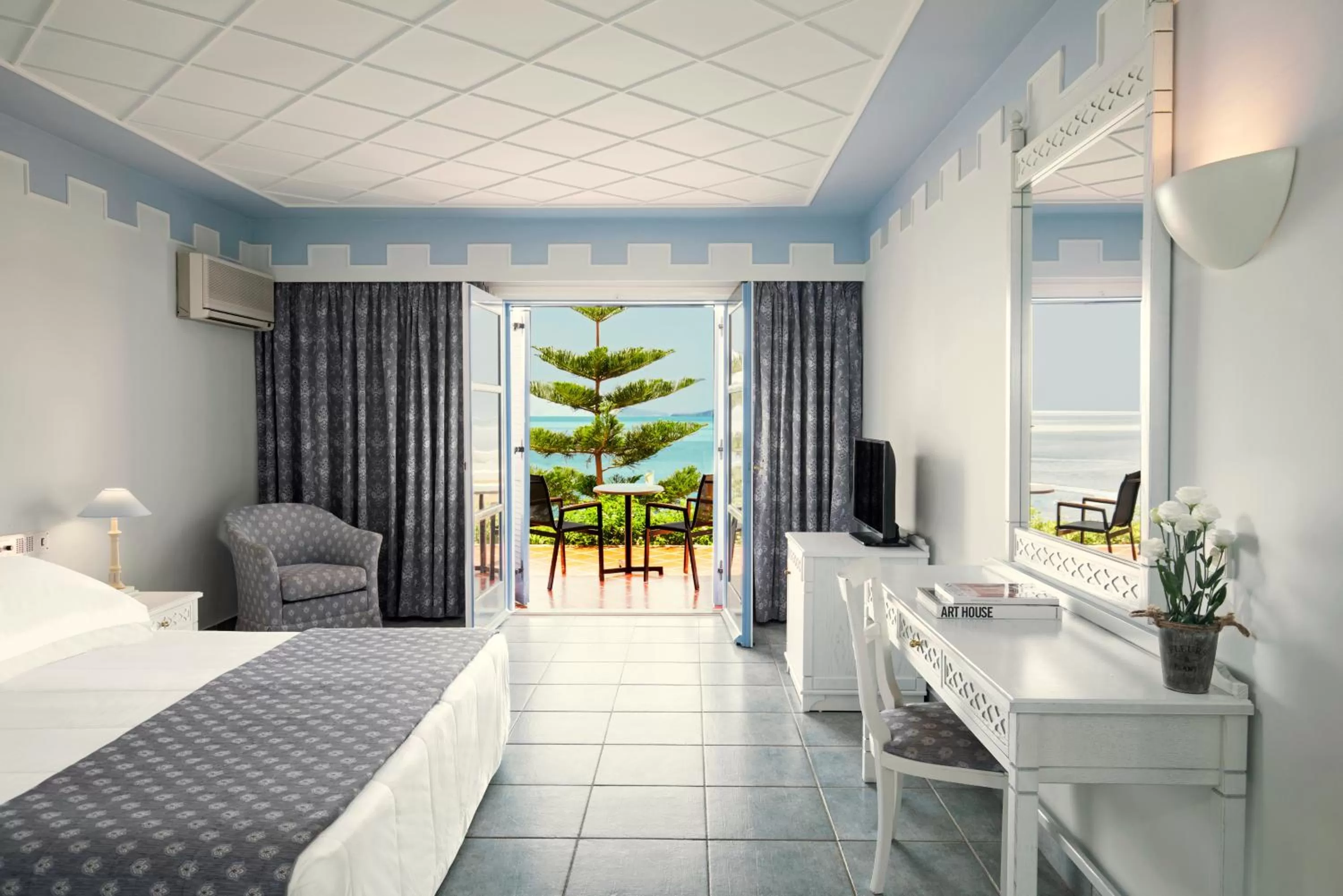 Bedroom, Bed in Mitsis Summer Palace