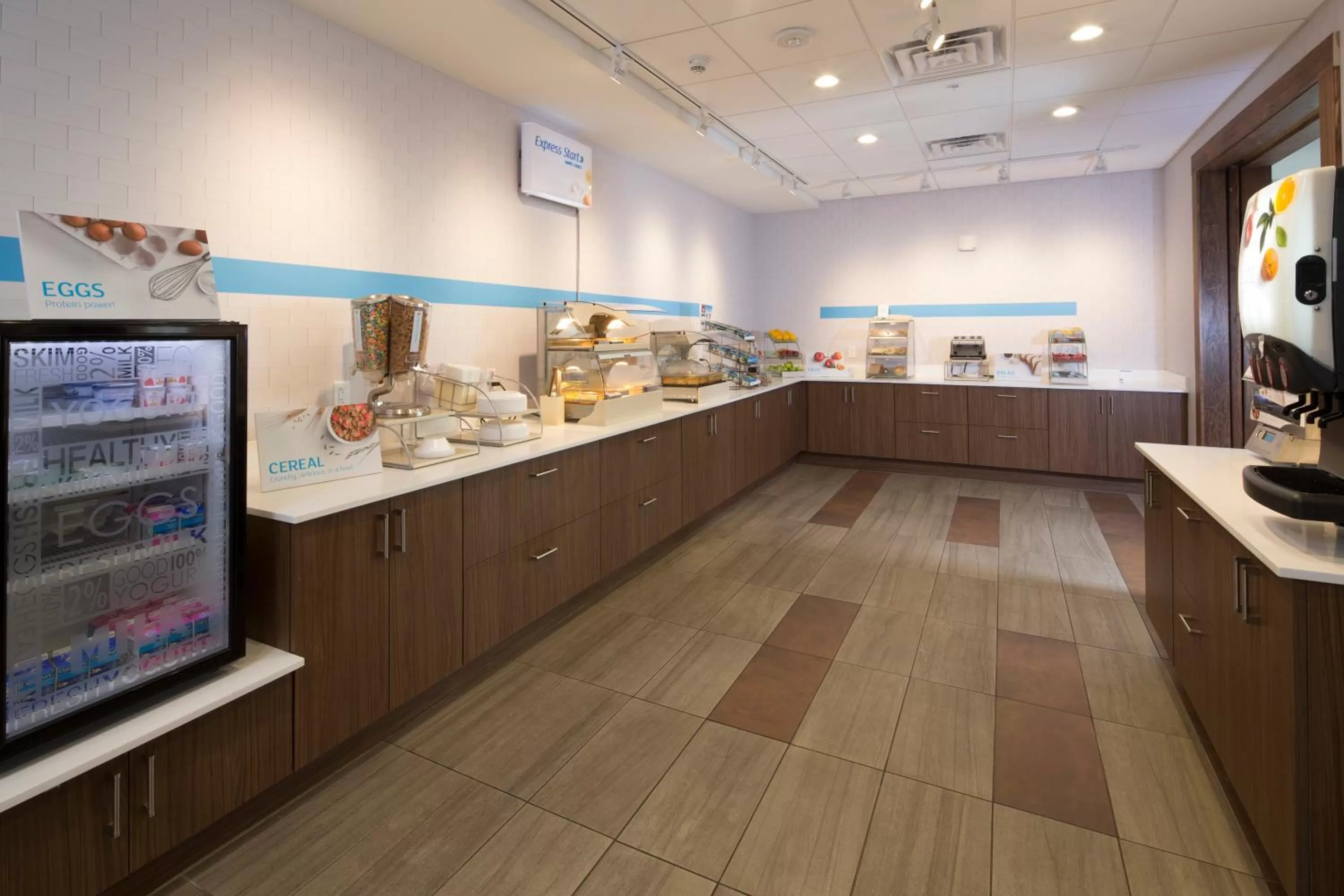 Food and drinks in Holiday Inn Express Hotel & Suites Bay City by IHG