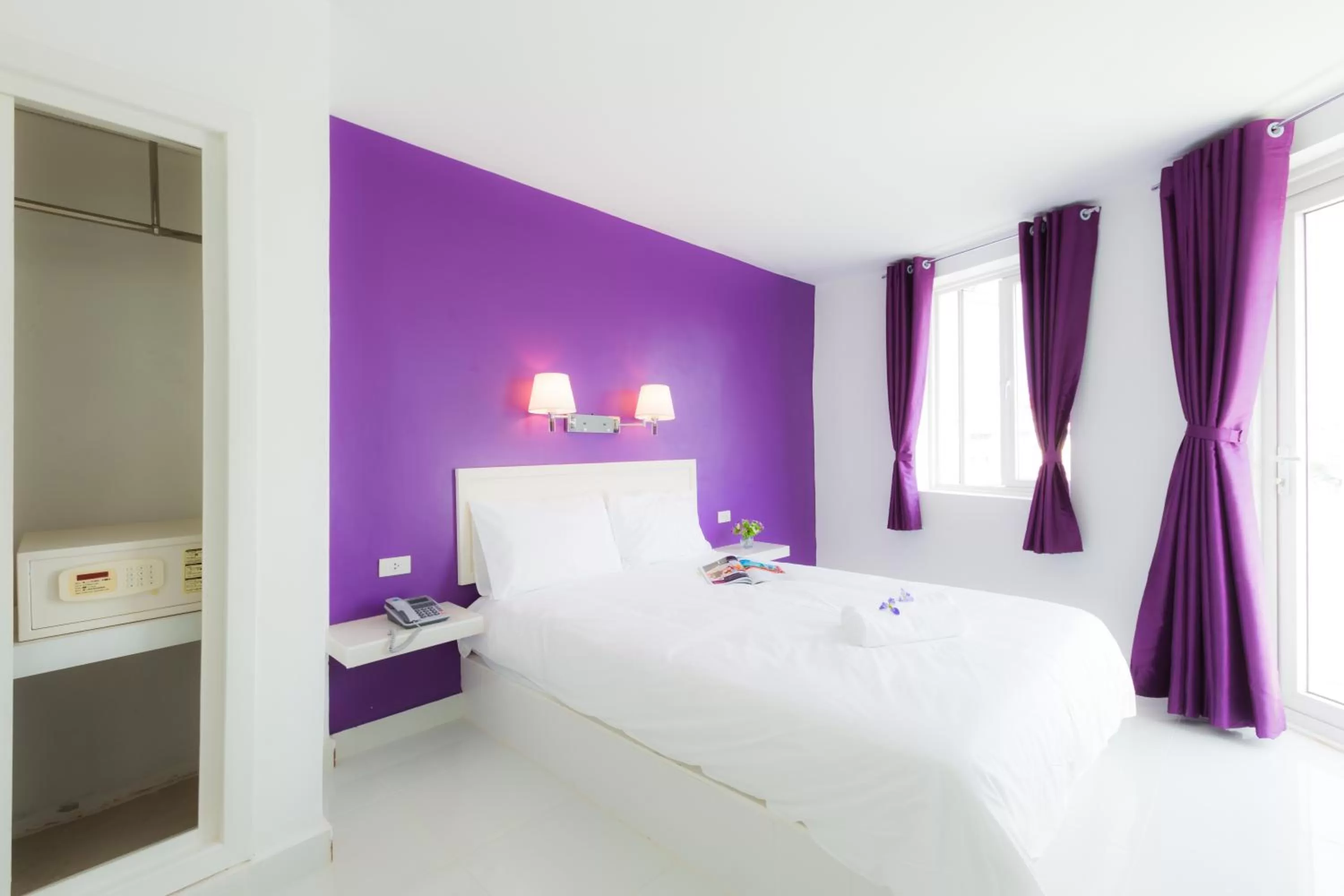 Photo of the whole room, Bed in Hotel Zing Phnom Penh