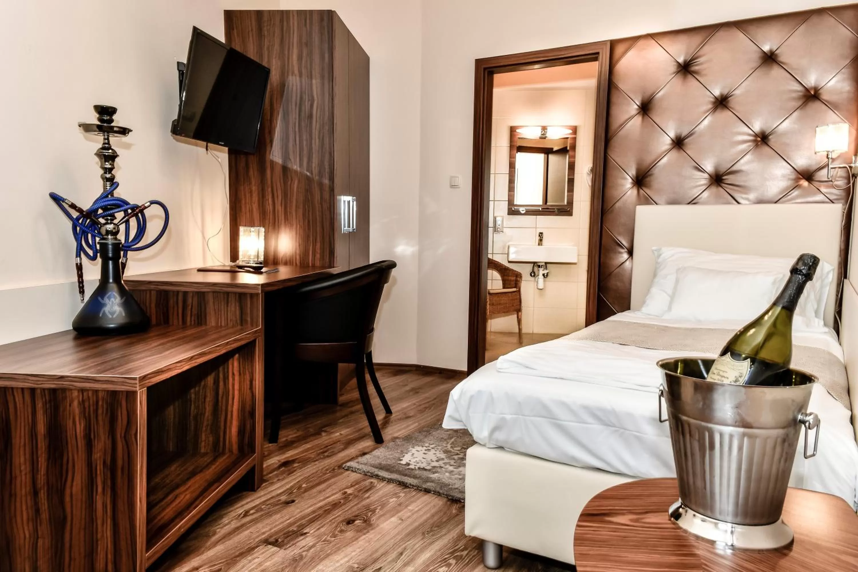 Photo of the whole room, TV/Entertainment Center in Simbad Hotel & Bar Superior