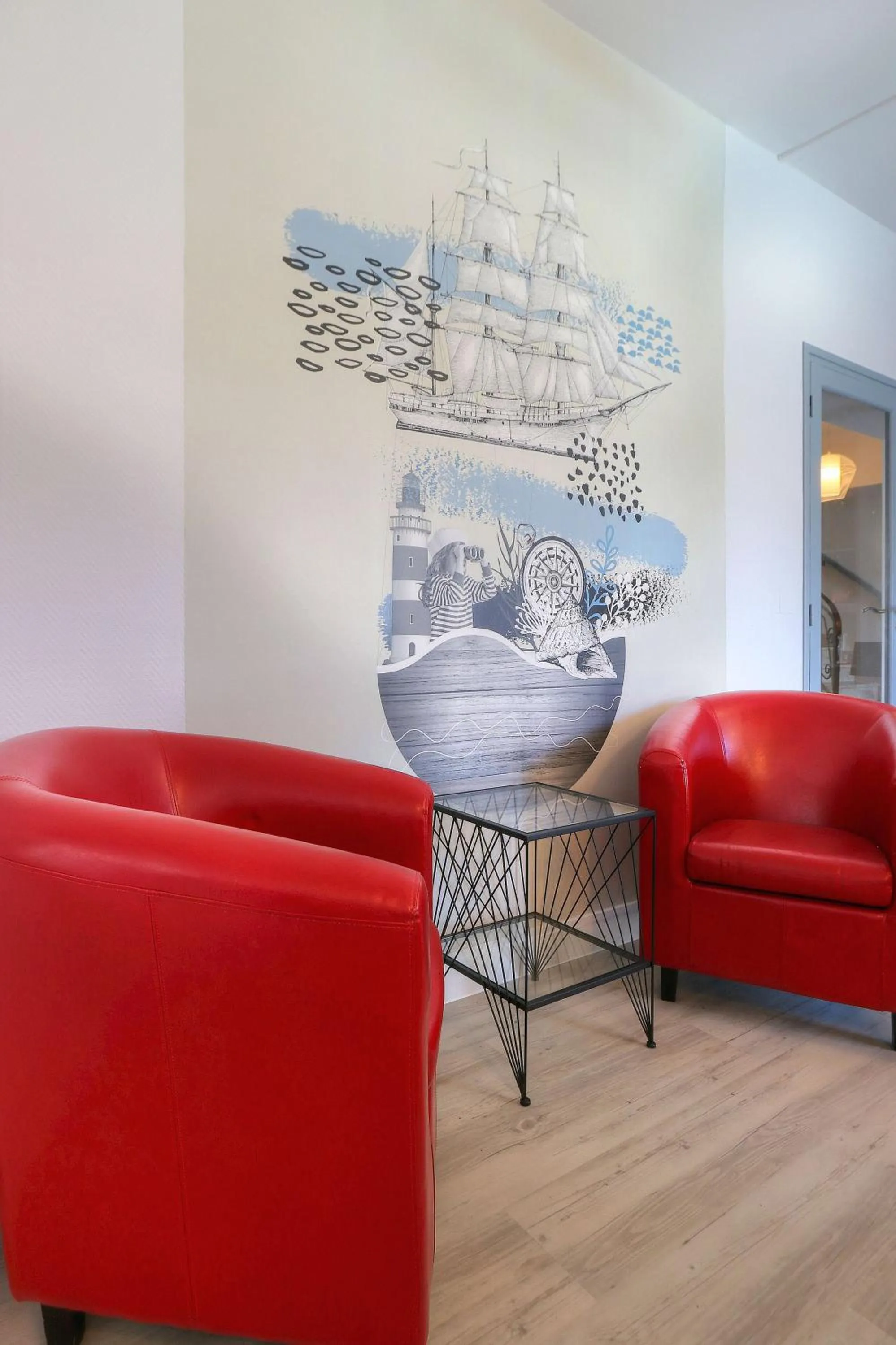 Lounge or bar in Best Western Hôtel Le Bellevue Quiberon